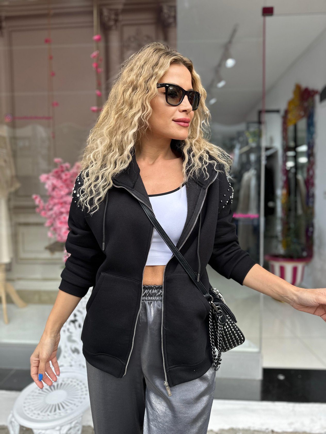 Siyah Taş Omuz Detaylı Sweat