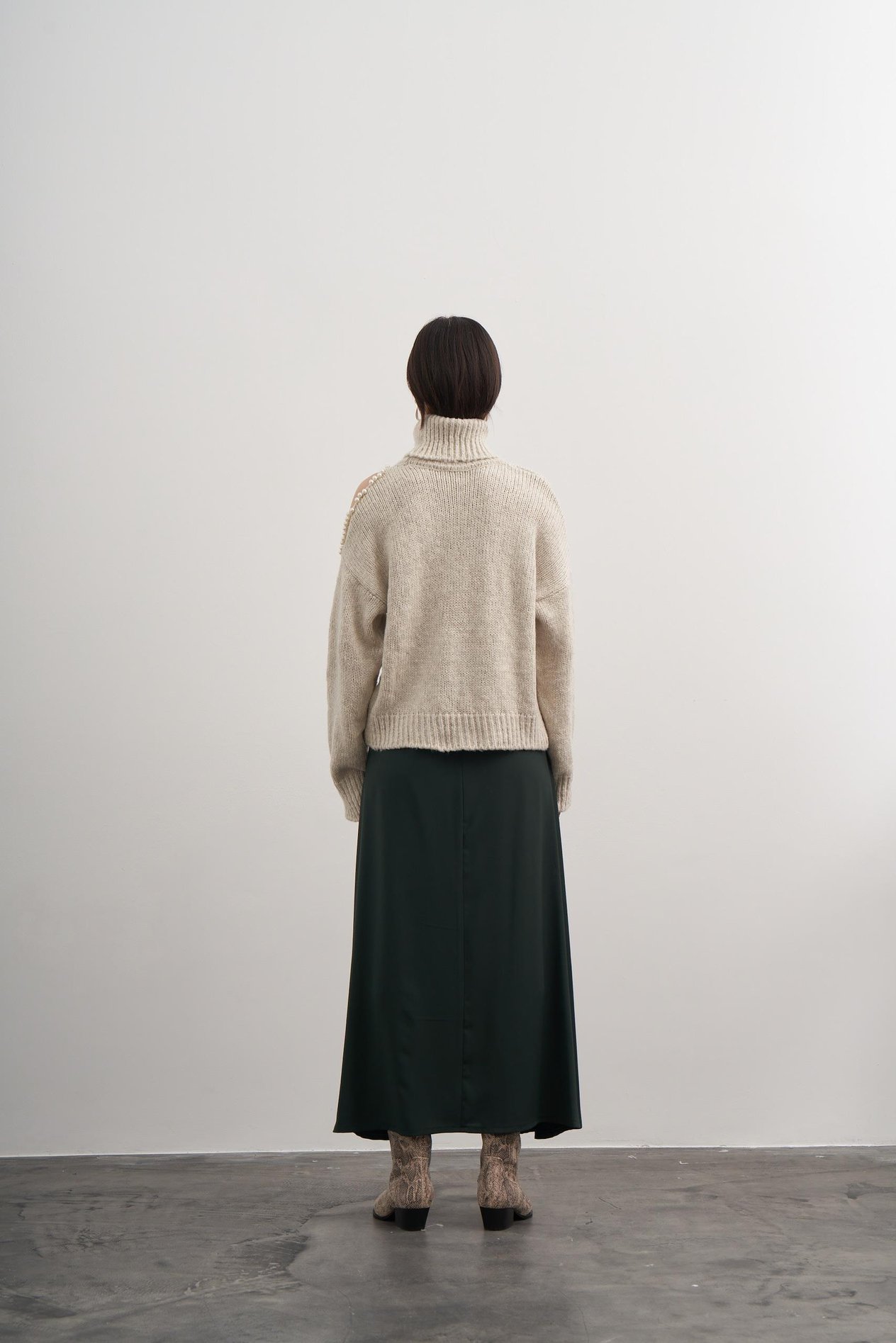 Cut-Out Detaylı Ve Suni İncili Triko Kazak - Taş-3618-Taş