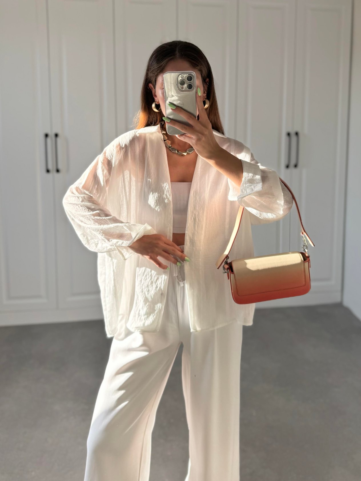 Line V Yaka Oversize Beyaz Gömlek