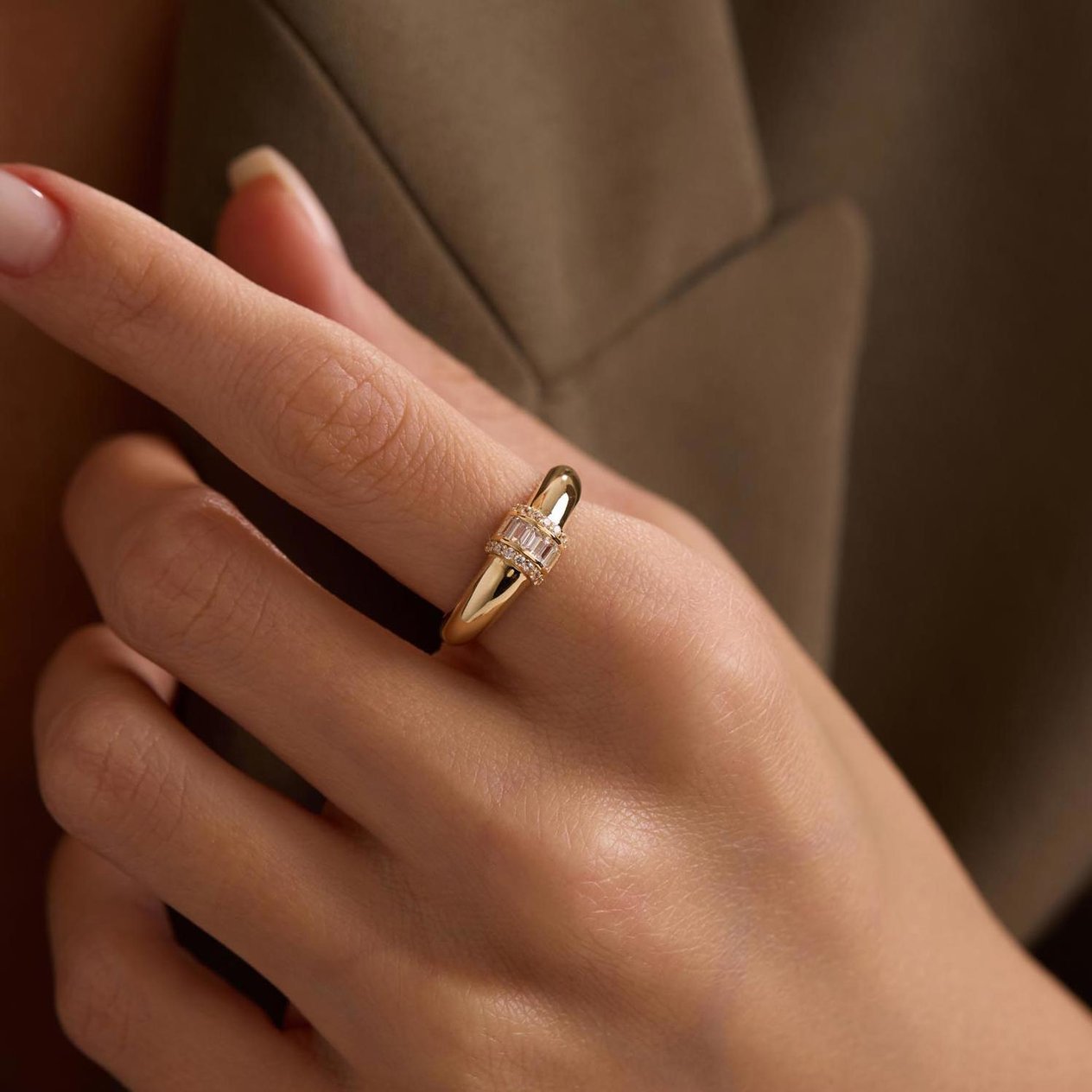 14K Gold White Stone Ring