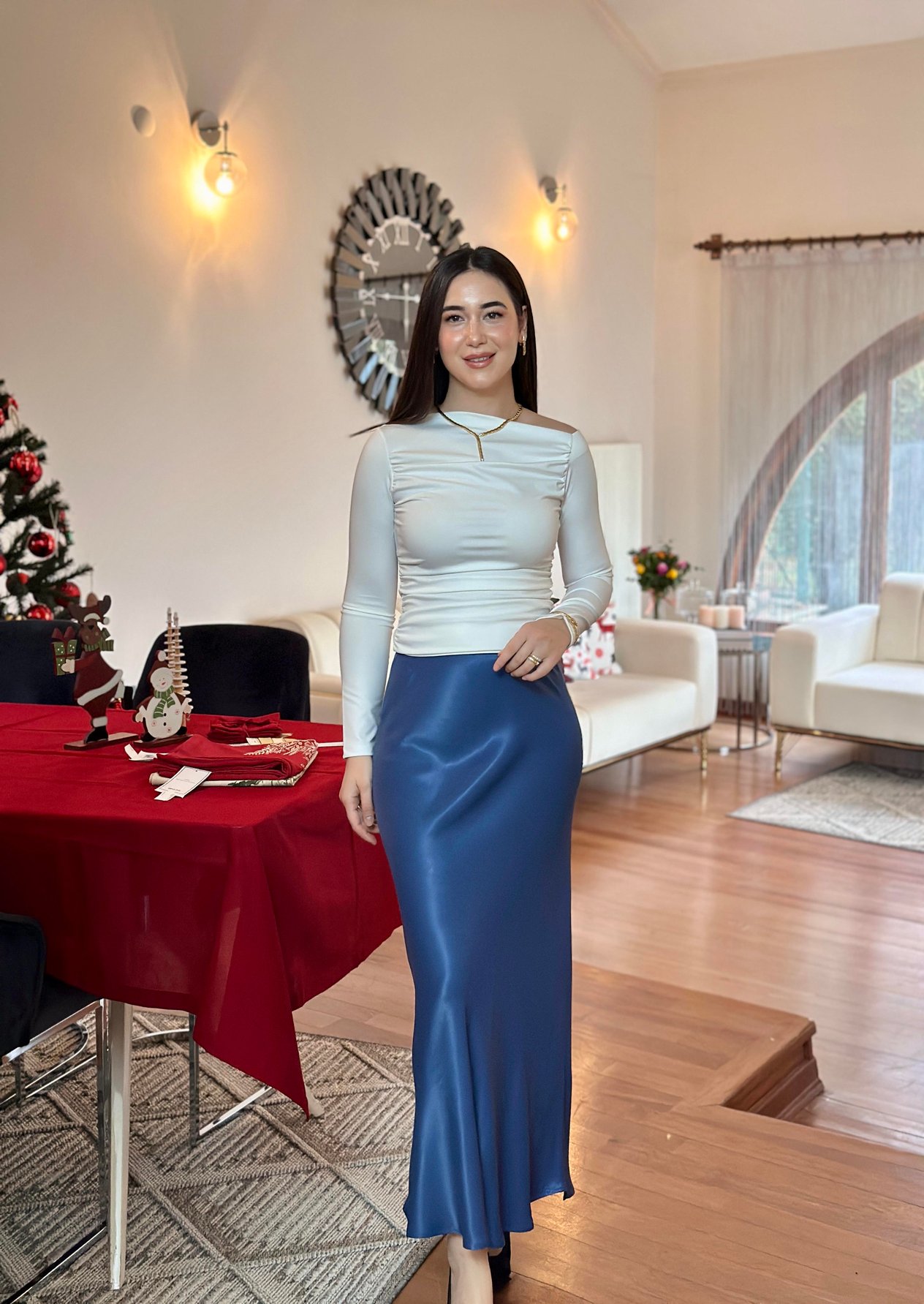 Beyaz Renk Omuz Dekolteli Likralı Kumaş Şık Body