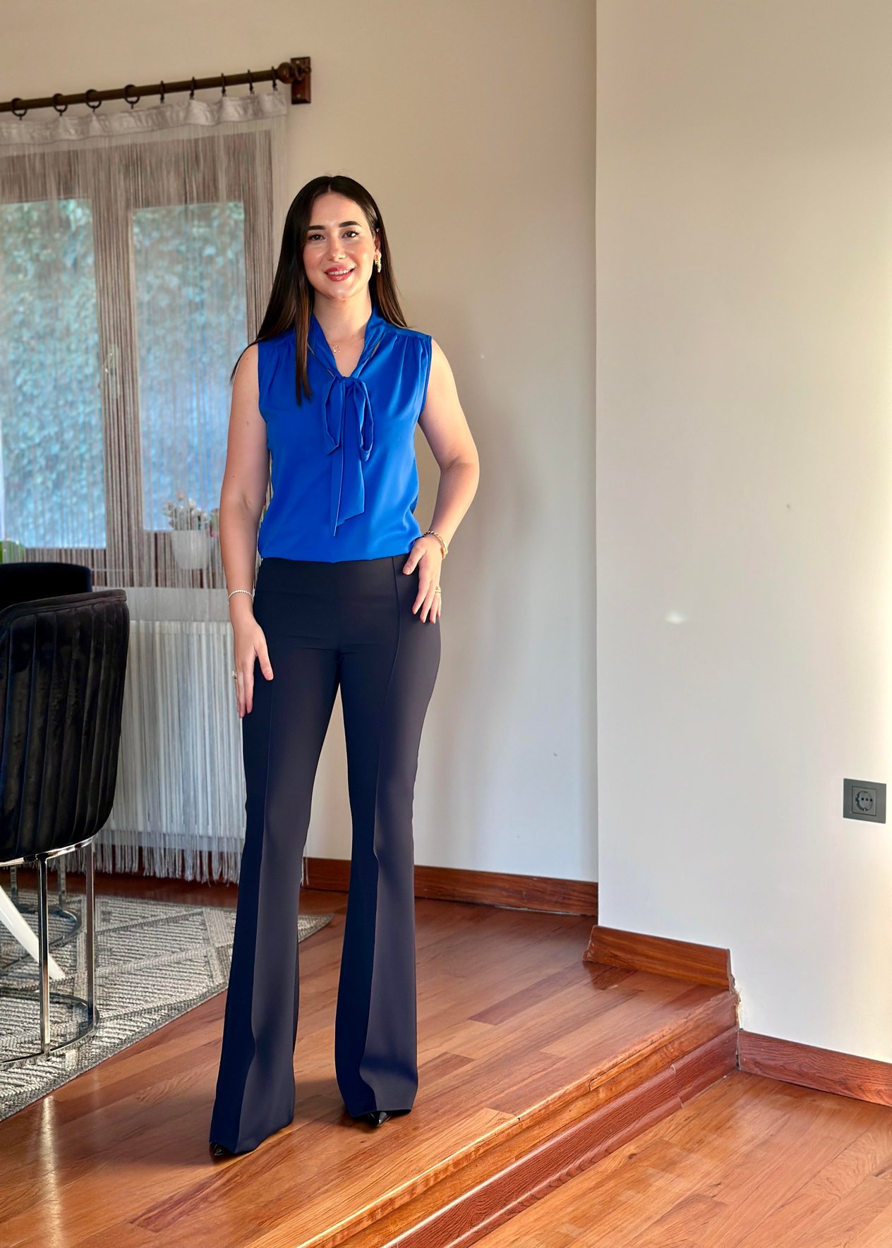 Saks Mavisi Yakası Fular Bağlamalı Crep Şık Bluz