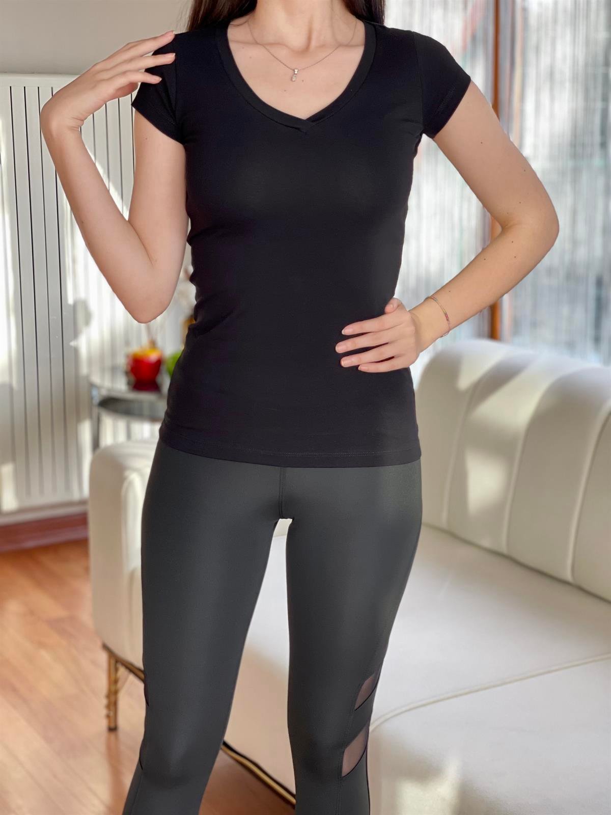 Siyah V Yaka Kısa Kollu Body