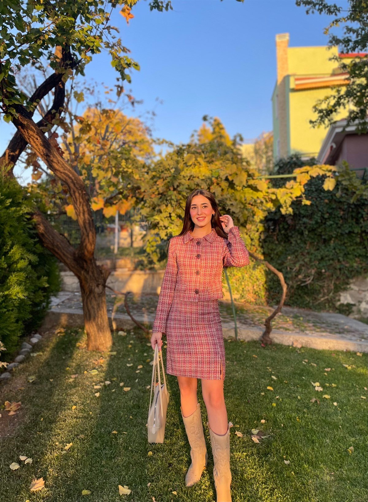 Tüvit blazer ceket ve yırtmaçlı etek takım
