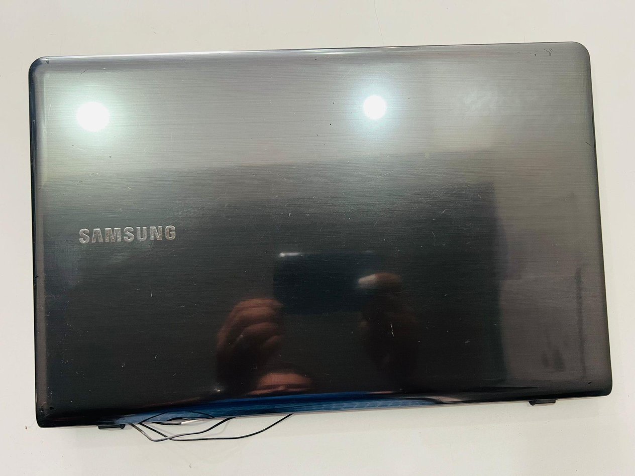 Cover - Arka kapakSamsung Uyumlu Np350V5C-T01Tr, Np350V5C-S0Atr, Np350V5C-S0Jtr Ekran Arka Kasası Cover Stok: Z102