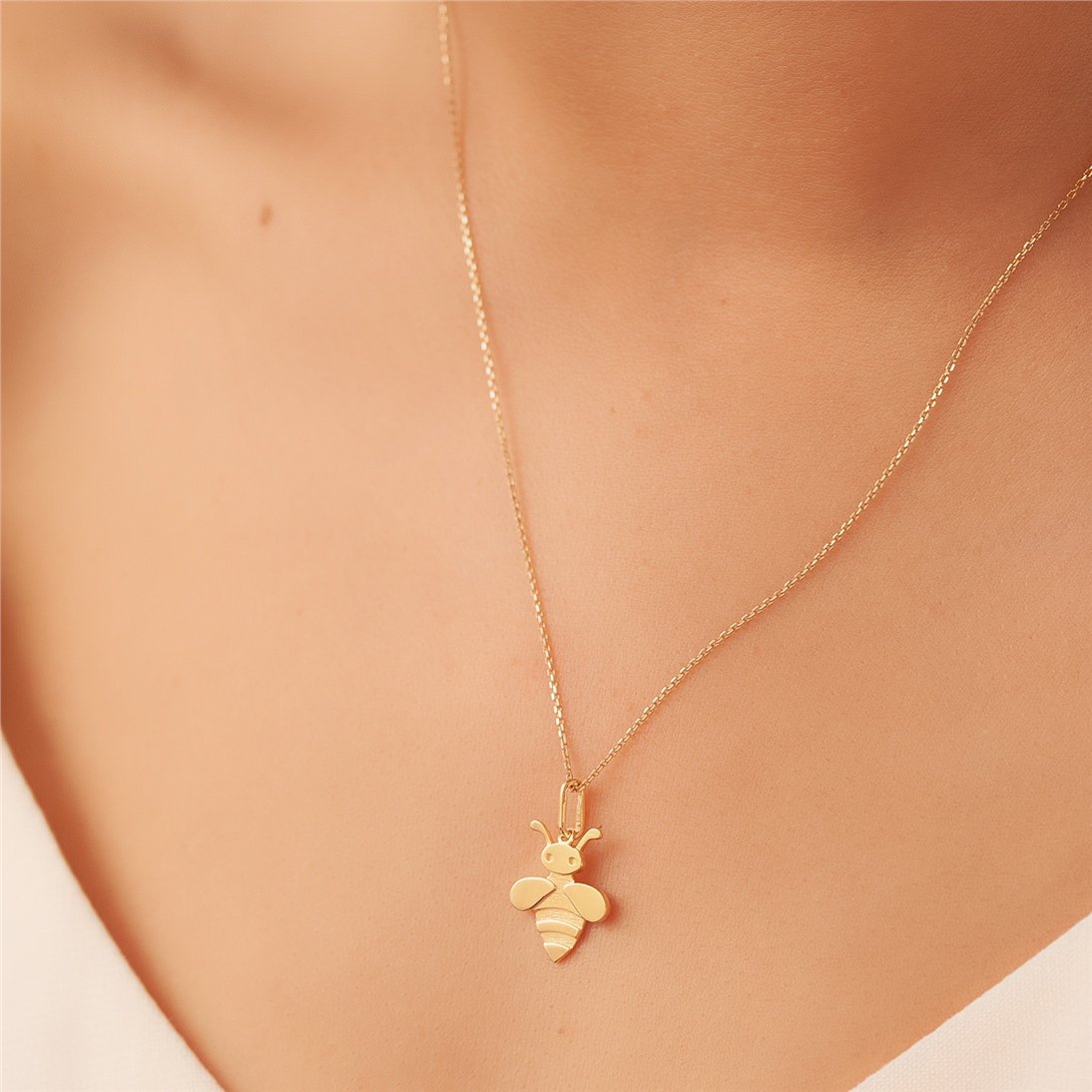 Goldstore-Arı Kolye