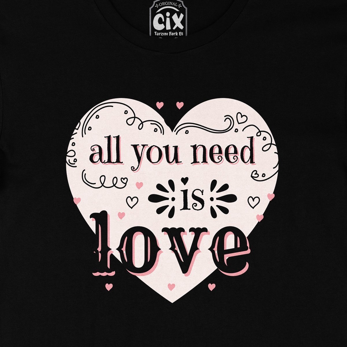 All You Need Is Love Siyah Tişört