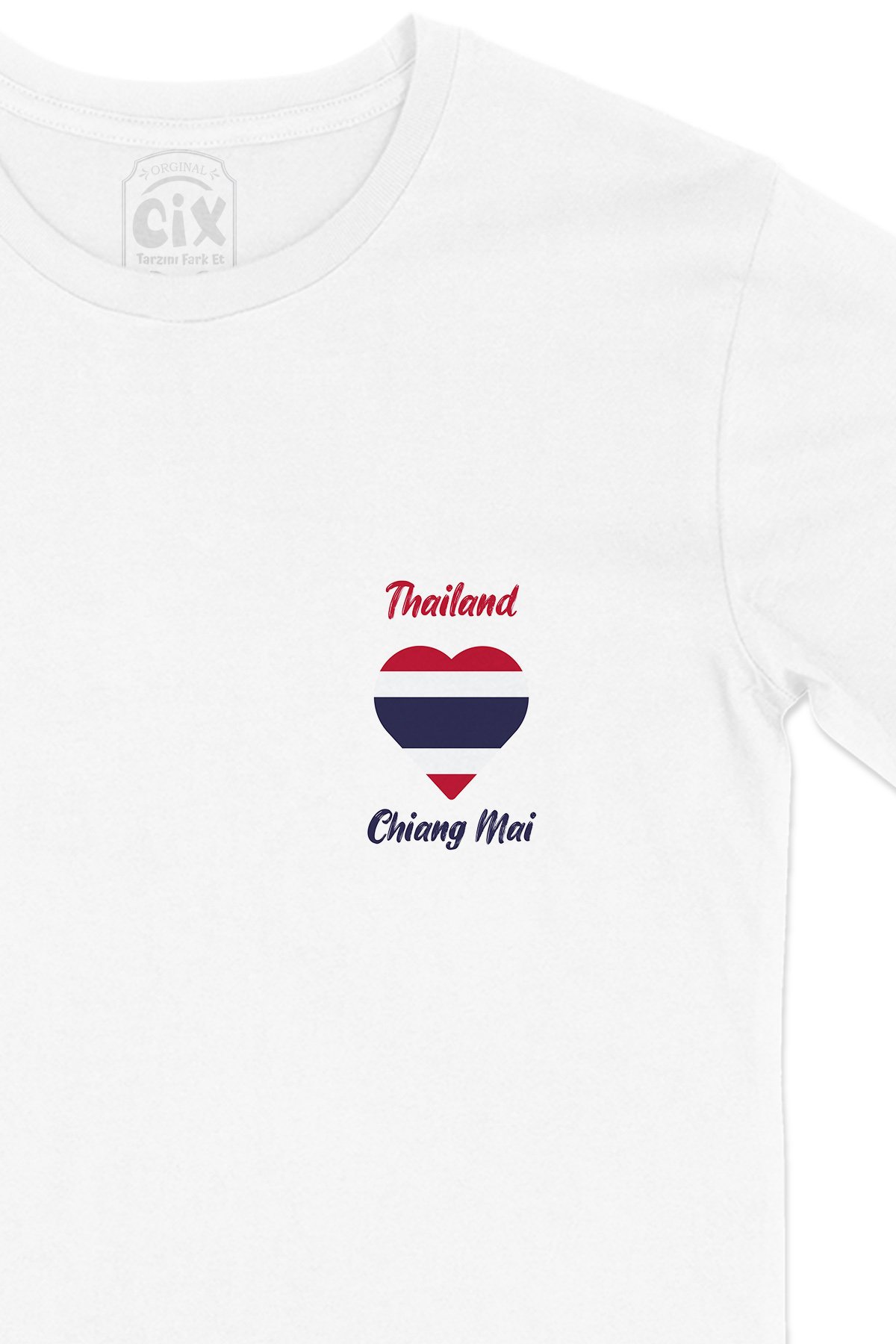 Chiang Mai Tayland Bayraklı Kalpli Cep Logo Tasarımlı Beyaz Tişört