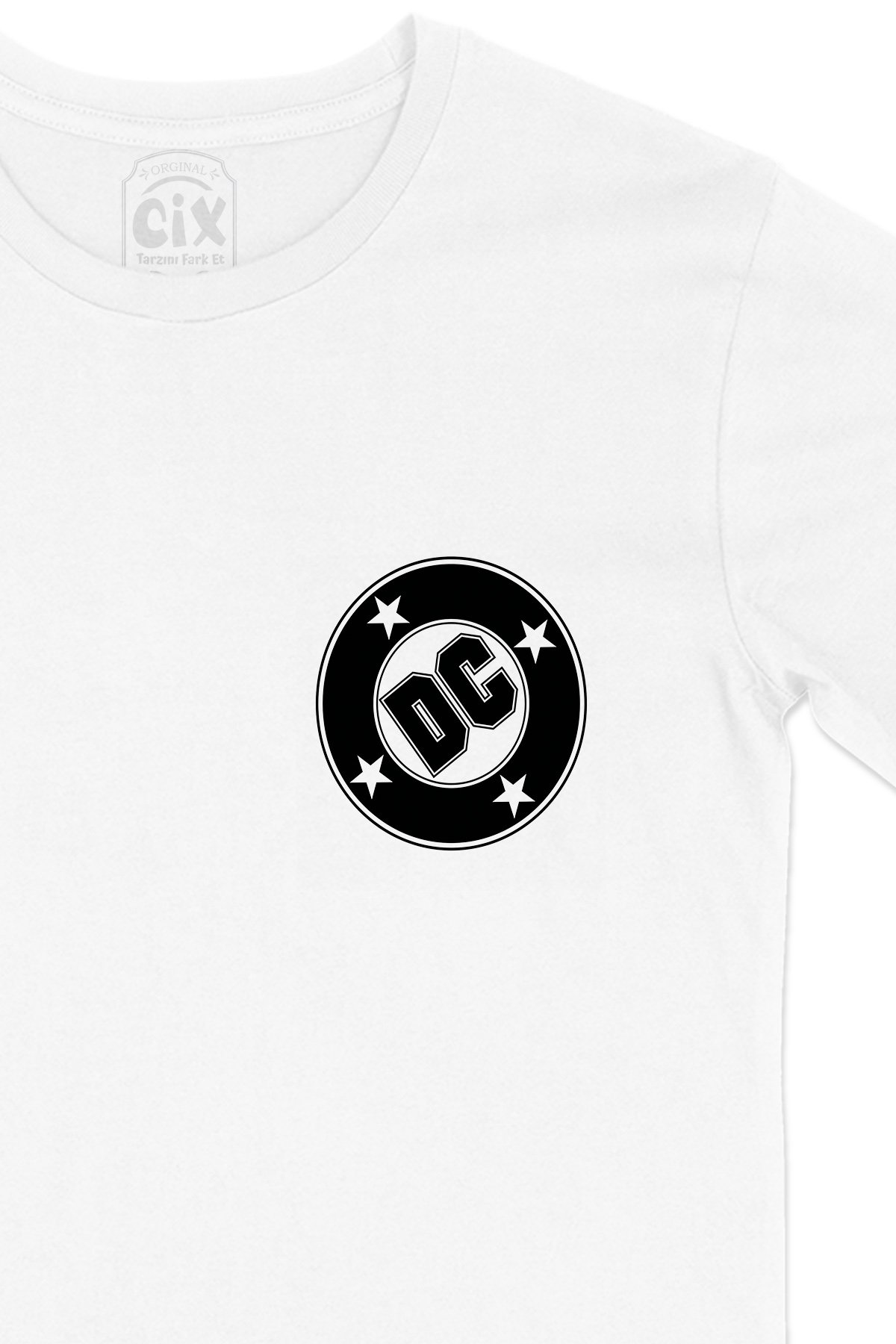 DC Comics Logolu Cep Logo Tasarımlı Beyaz Tişört