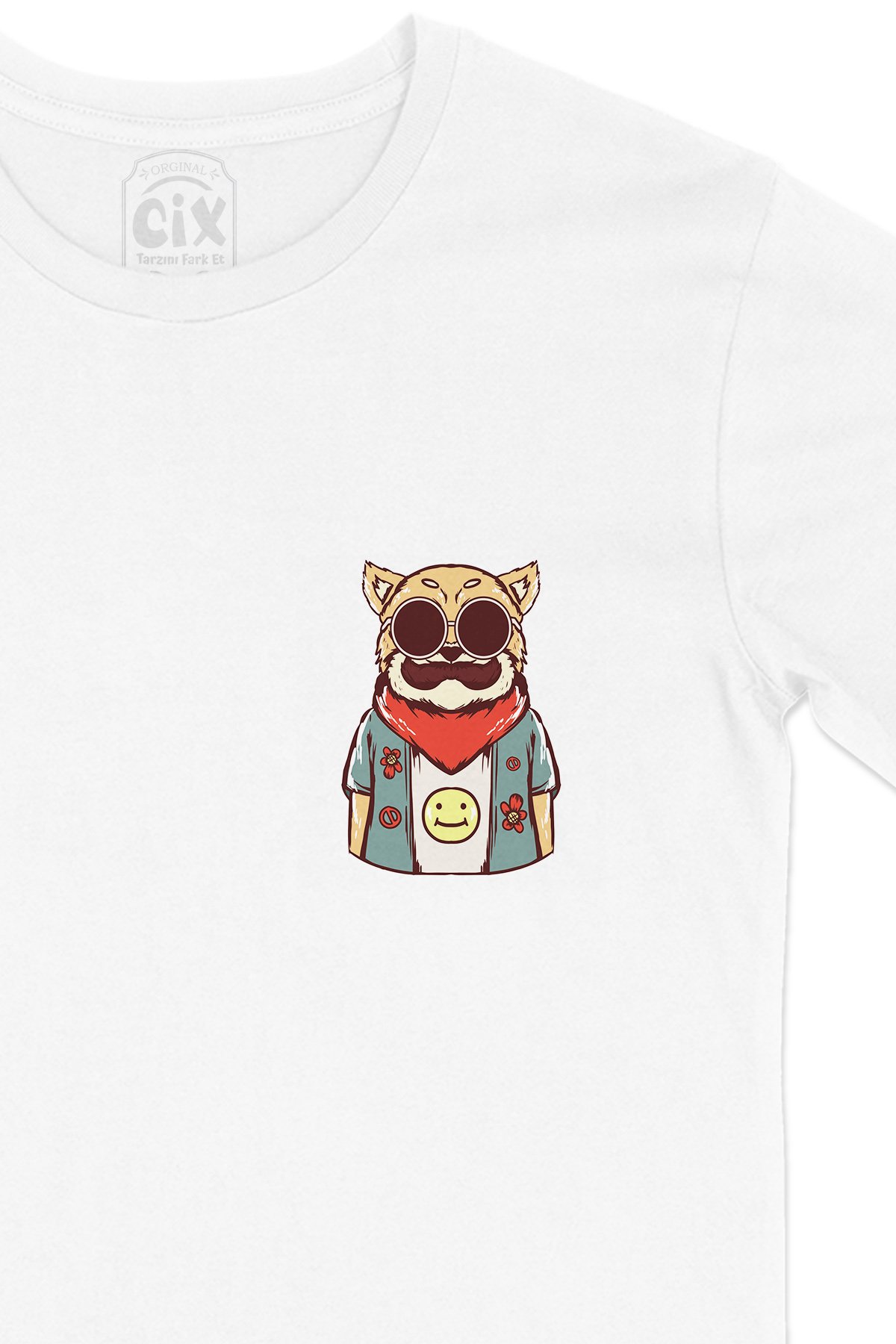 Hippi Kedi Cep Logo Tasarımlı Beyaz Tişört