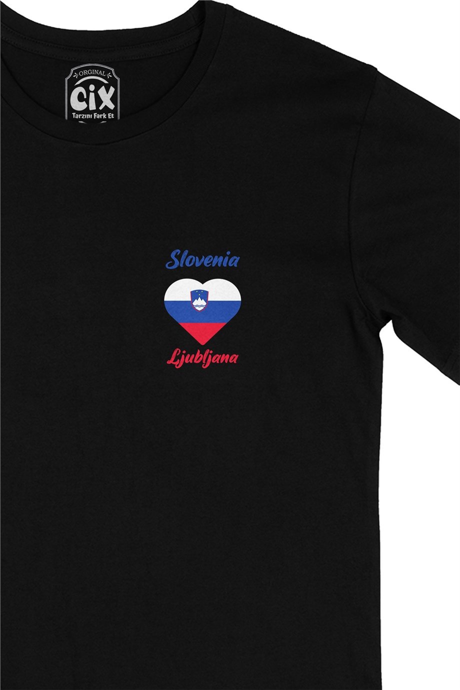 Ljubljana Slovenya Bayraklı Kalpli Cep Logo Tasarımlı Siyah Tişört
