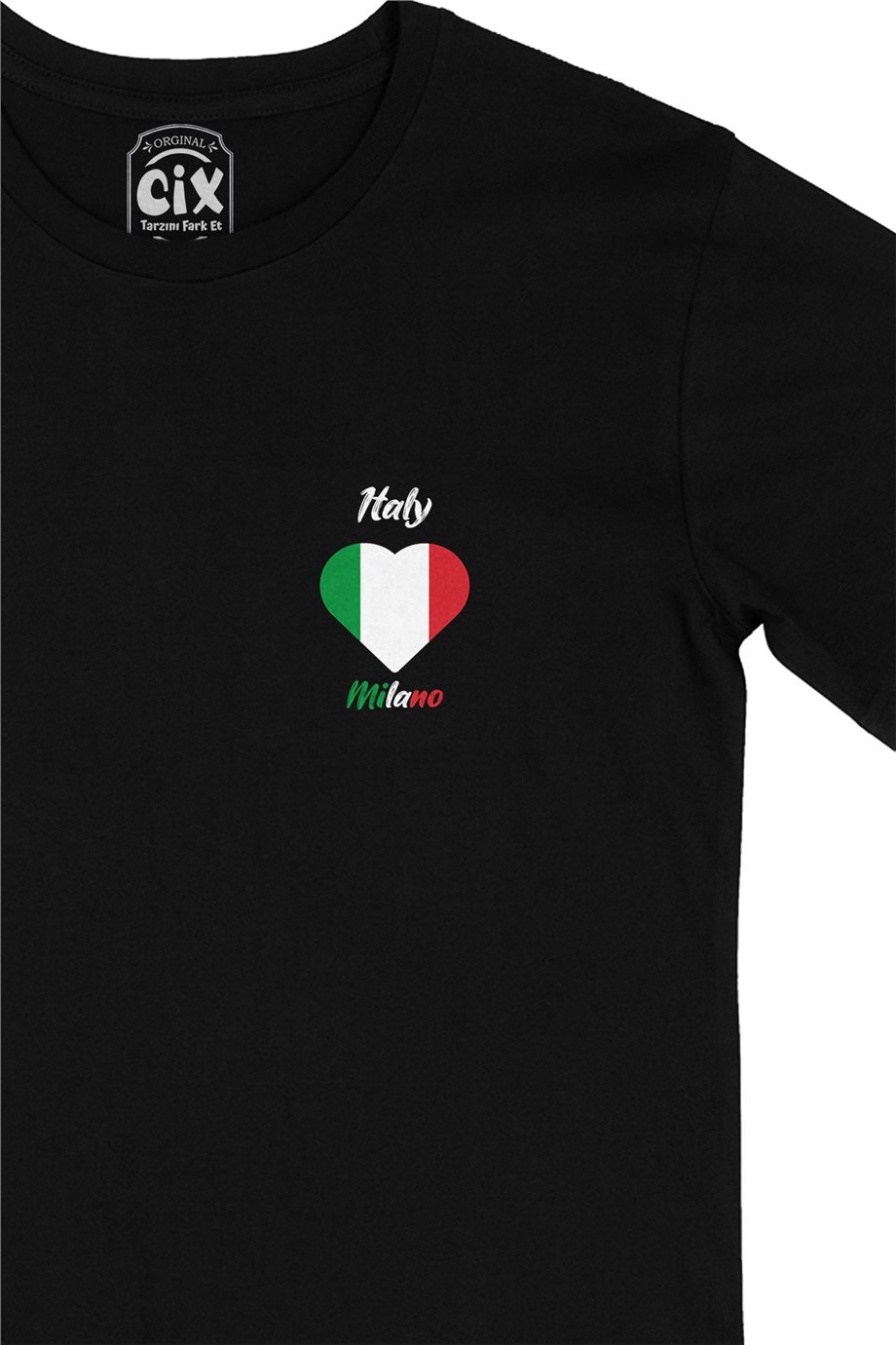 Milano İtalya Bayraklı Kalpli Cep Logo Tasarımlı Siyah Tişört