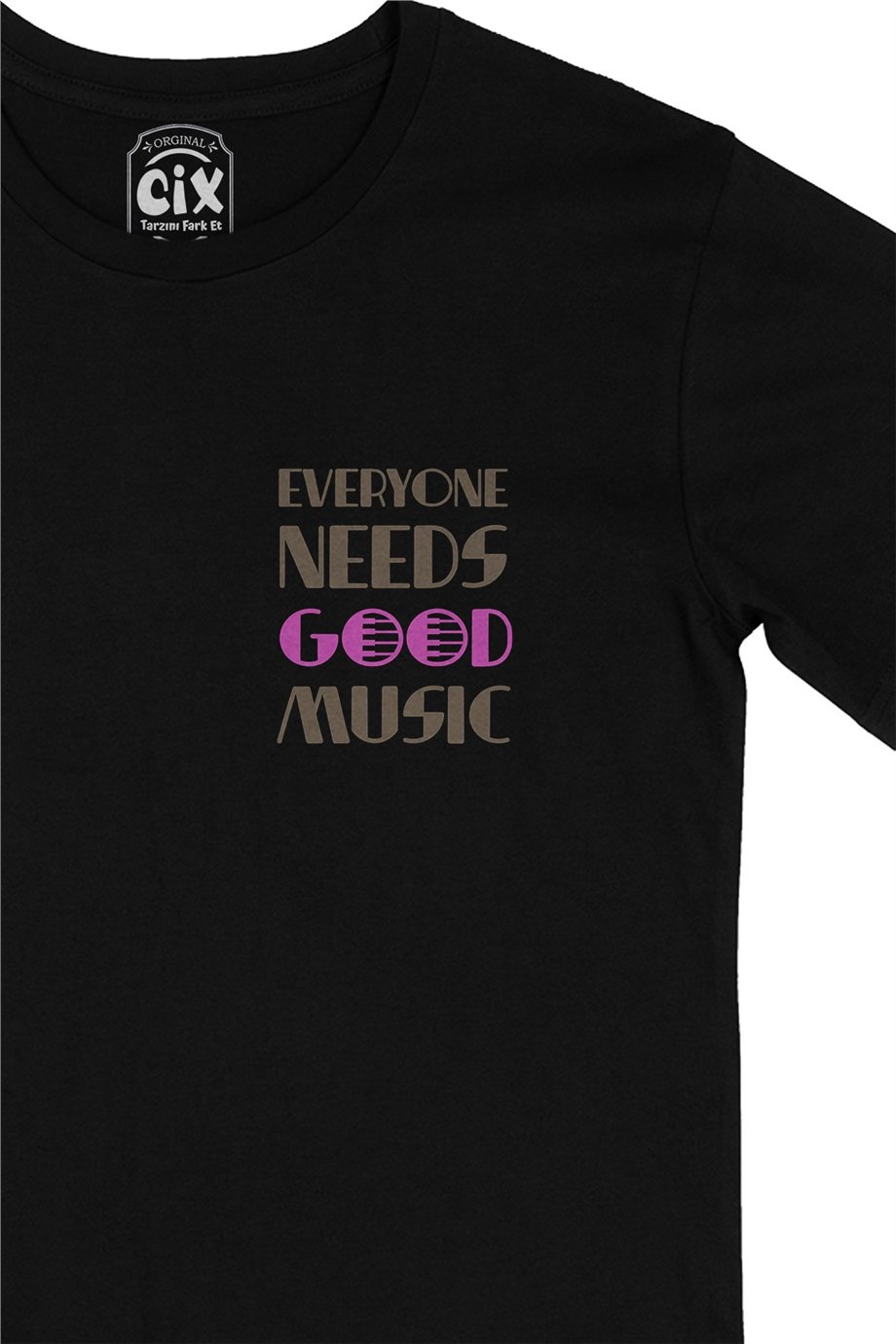 Mor Everyone Needs Good Music Cep Logo Tasarımlı Siyah Tişört
