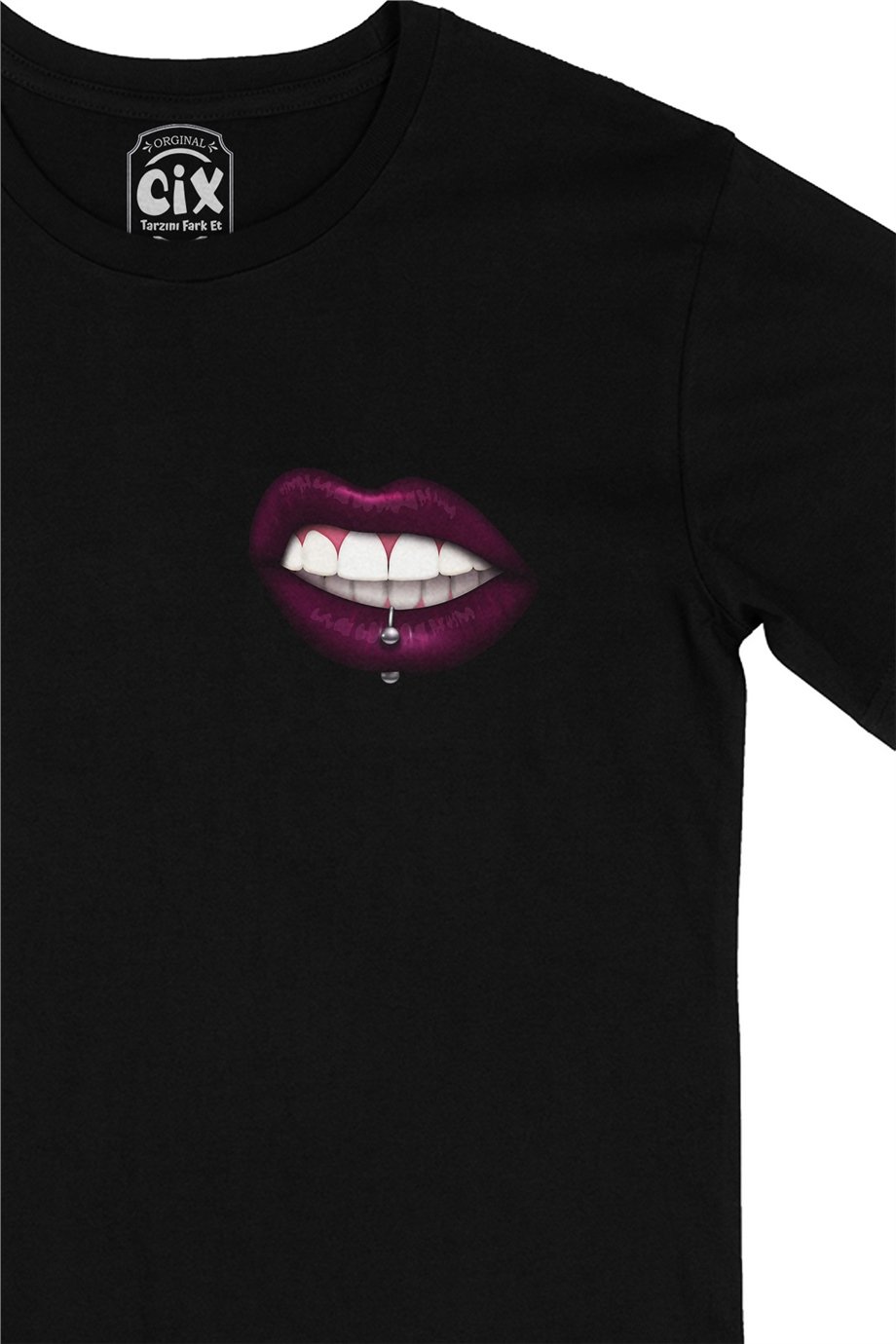 Piercing Cep Logo Tasarımlı Siyah Tişört