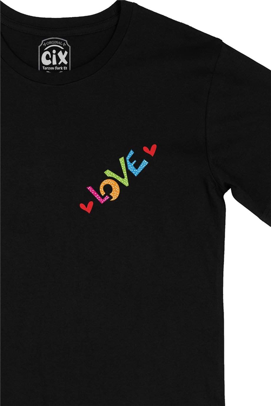 Renkli Love Yazılı Cep Logo Tasarımlı Siyah Tişört