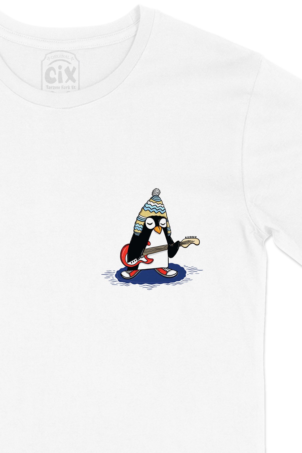 Şapkalı Gitarcı Rocker Penguen Cep Logo Tasarımlı Beyaz Tişört