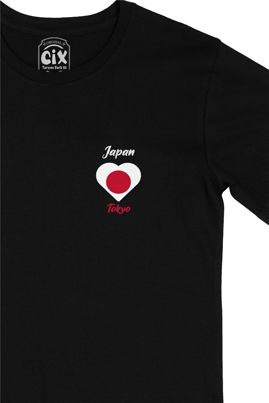 Tokyo Japonya Bayraklı Kalpli Cep Logo Tasarımlı Siyah Tişört