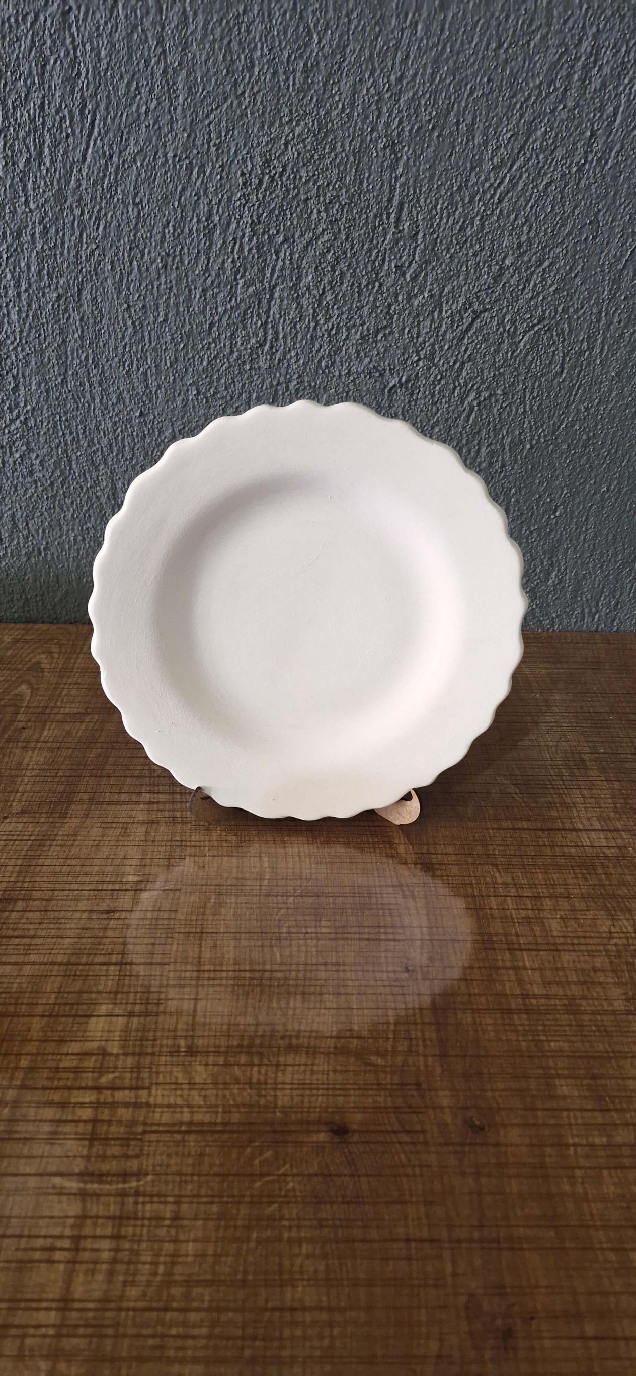 Mertaban Rölyefli Tabak Biskuvi 18cm KütahyaseramikMertaban Rölyefli Tabak Biskuvi 18cm 