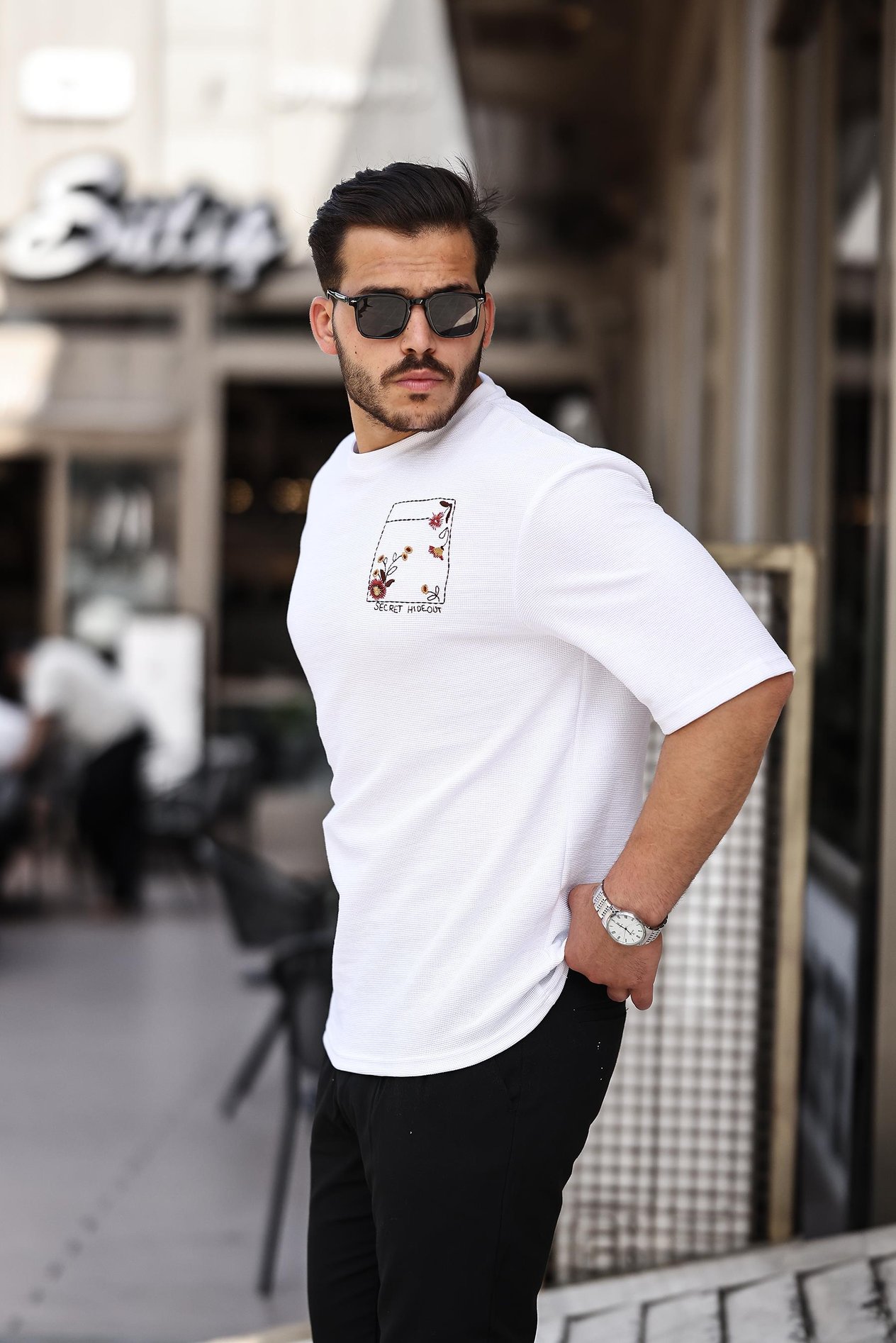Miron Beyaz Göğüs Nakışlı Sıfır Yaka Oversize Kısa Kollu Tişört