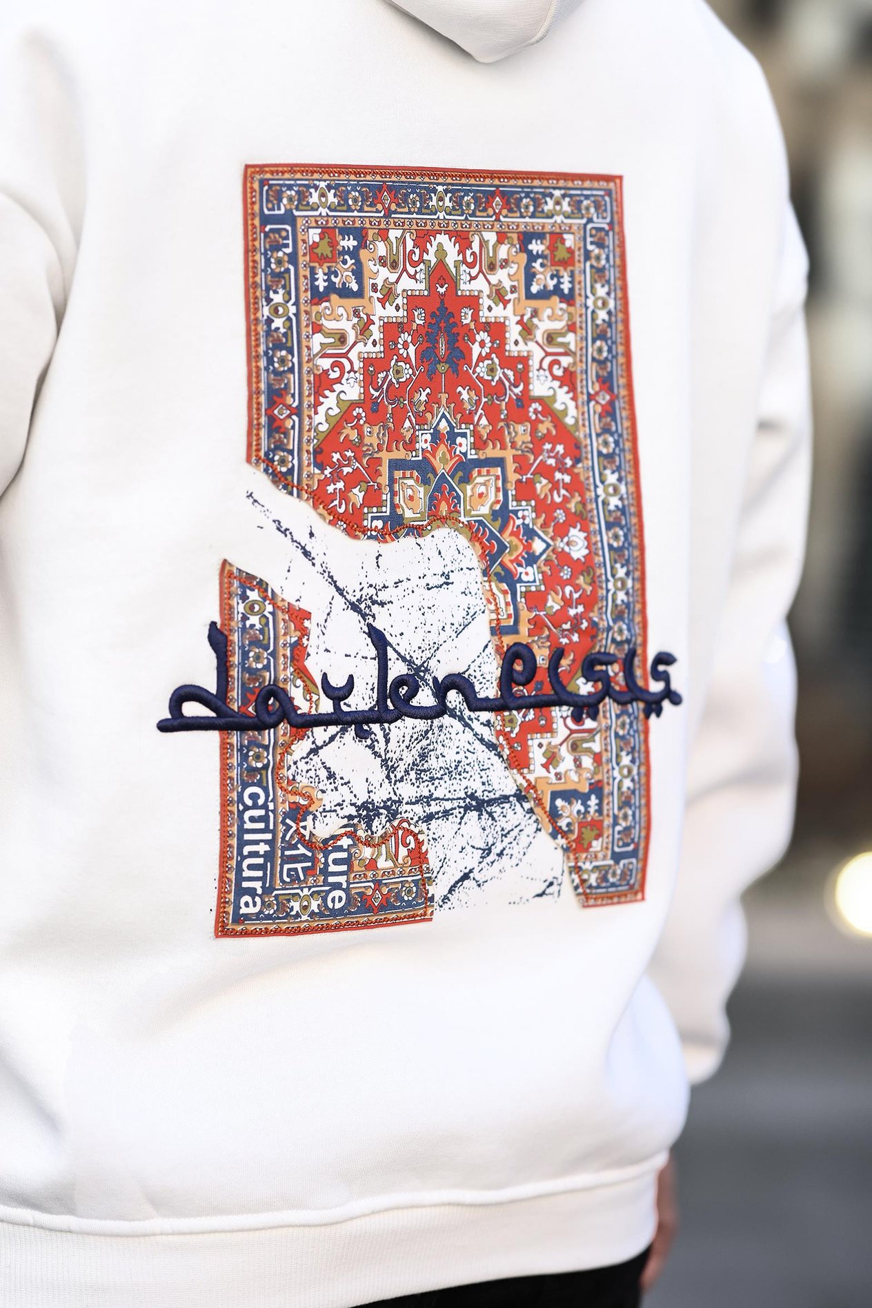 Miron Beyaz Sırtı Etnik Baskılı Kapüşonlu Üç İplik Oversize Sweatshirt-2438 