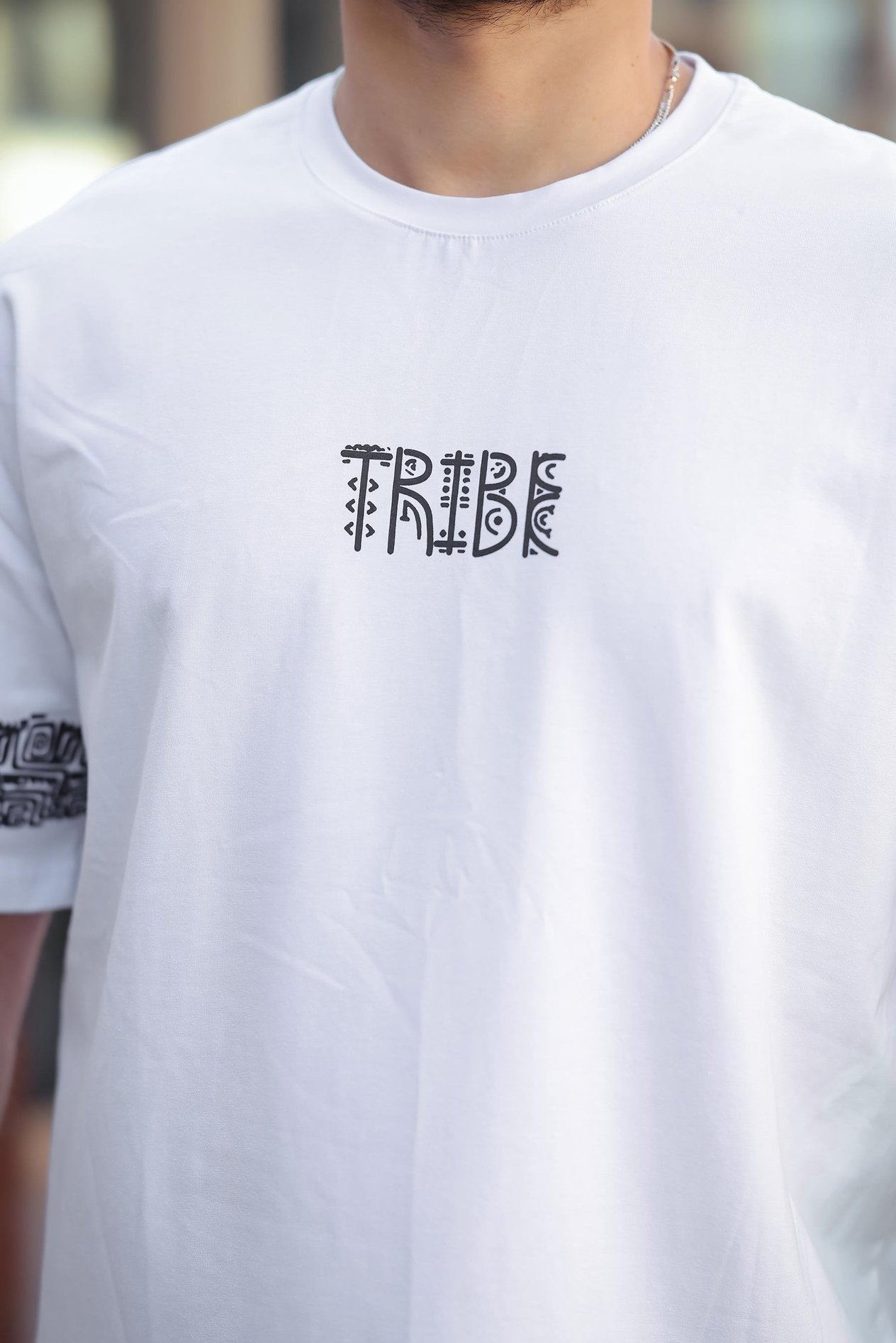 Miron Beyaz Tribe Baskı Detaylı Sıfır Yaka Kısa Kollu Oversize Tişört- 2503