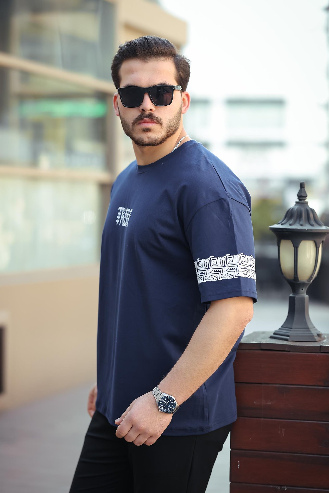 Miron Lacivert Tribe Baskı Detaylı Sıfır Yaka Kısa Kollu Oversize Tişört- 2503