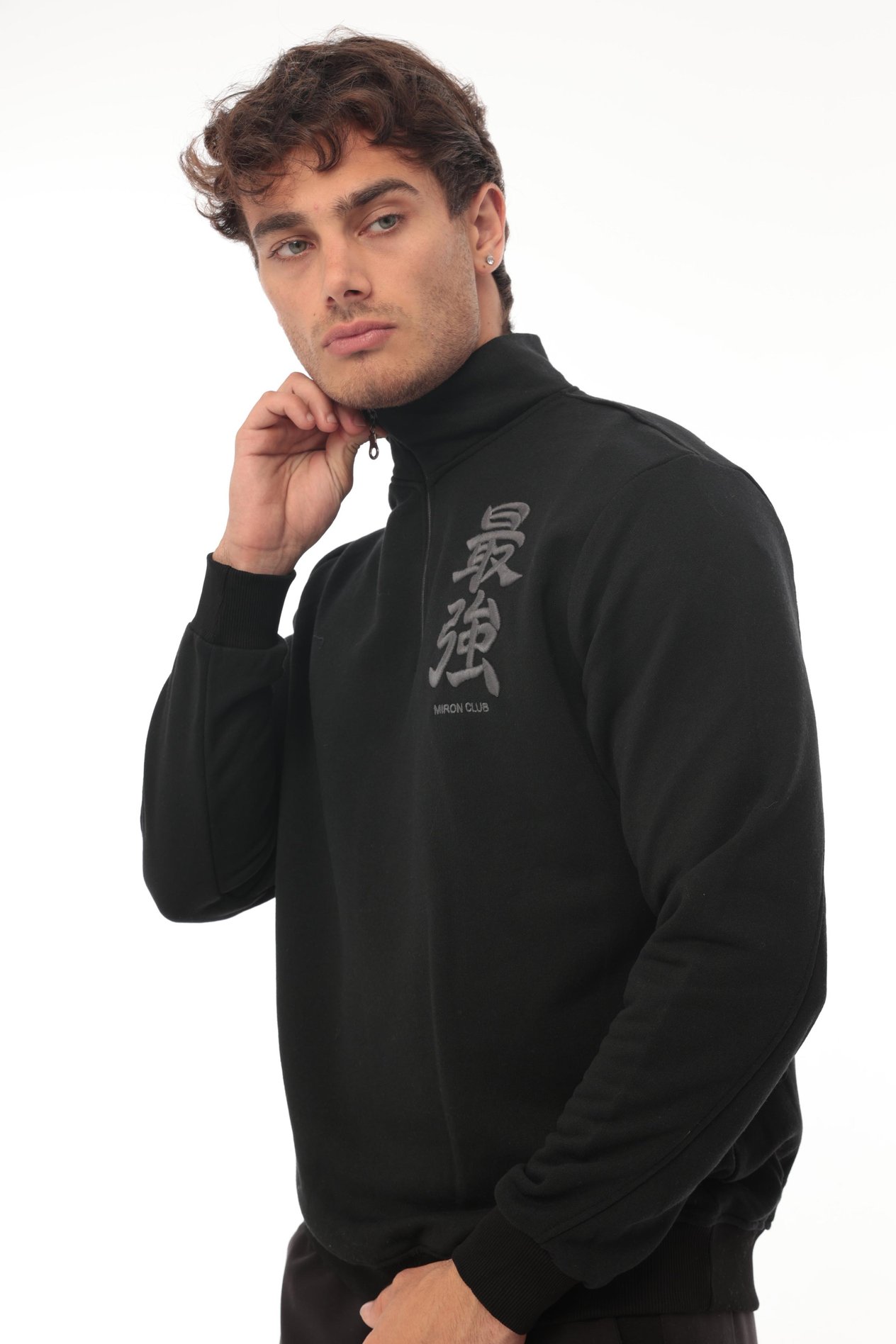 Miron Siyah Üç İplik Fermuarlı Nakış Detaylı Regular Fit Sweatshirt