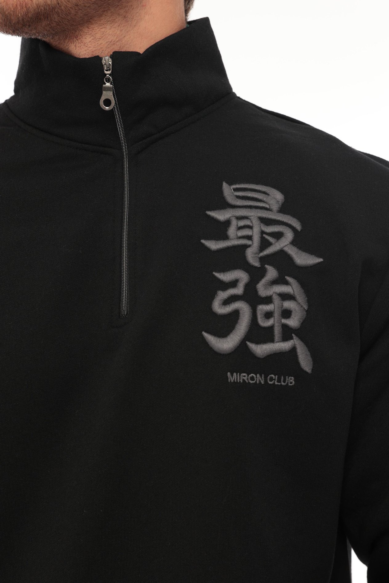 Miron Siyah Üç İplik Fermuarlı Nakış Detaylı Regular Fit Sweatshirt