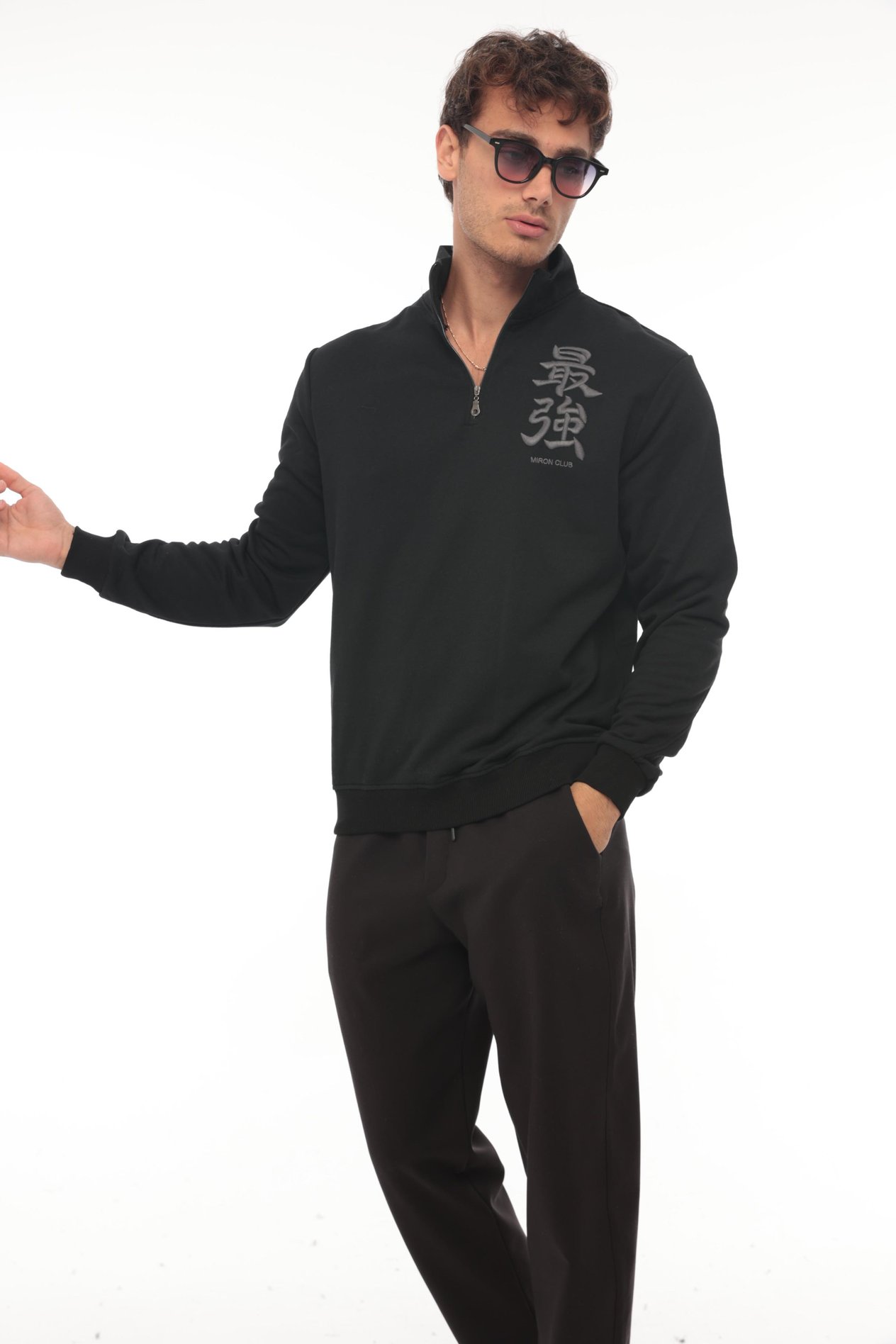 Miron Siyah Üç İplik Fermuarlı Nakış Detaylı Regular Fit Sweatshirt