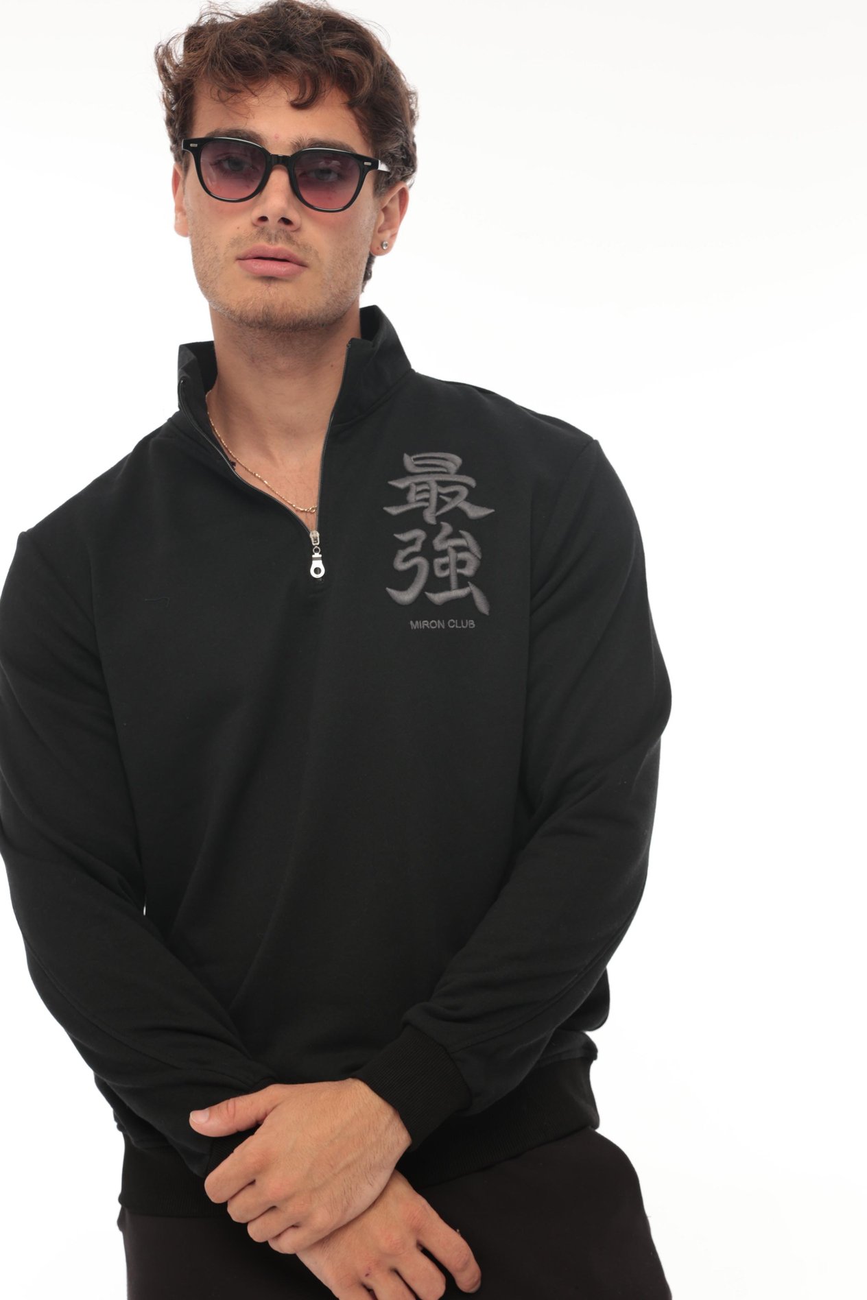 Miron Siyah Üç İplik Fermuarlı Nakış Detaylı Regular Fit Sweatshirt