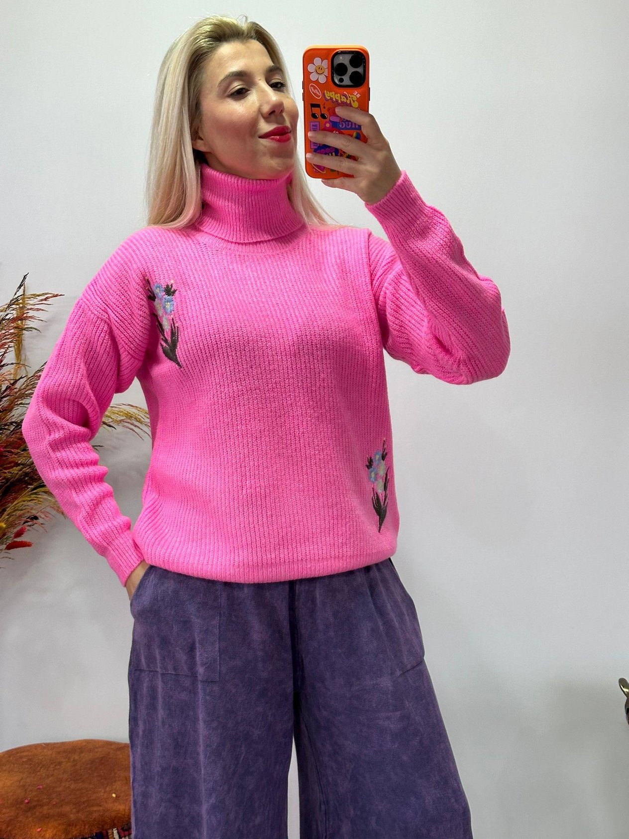 Pembe Çiçek Nakış Kazak