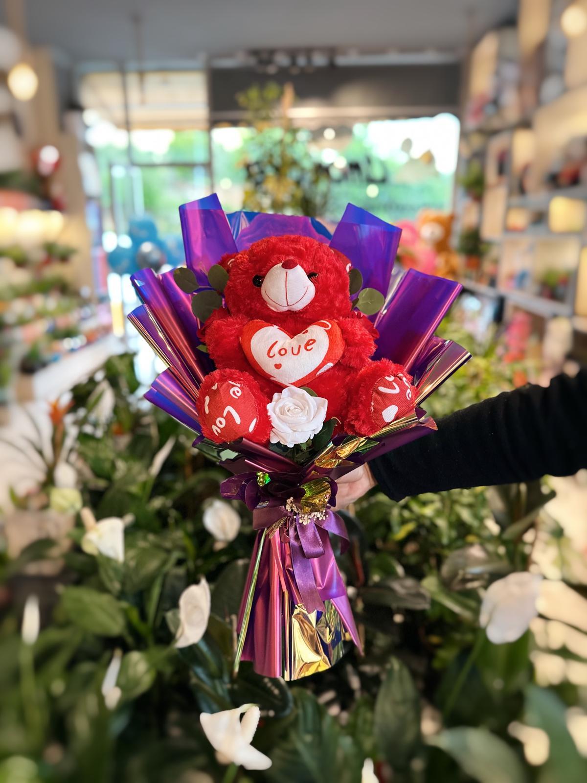 Kırmızı Peluş Ayıcık Yapay Kırmızı Beyaz Gül Buketi Mor Paket 
