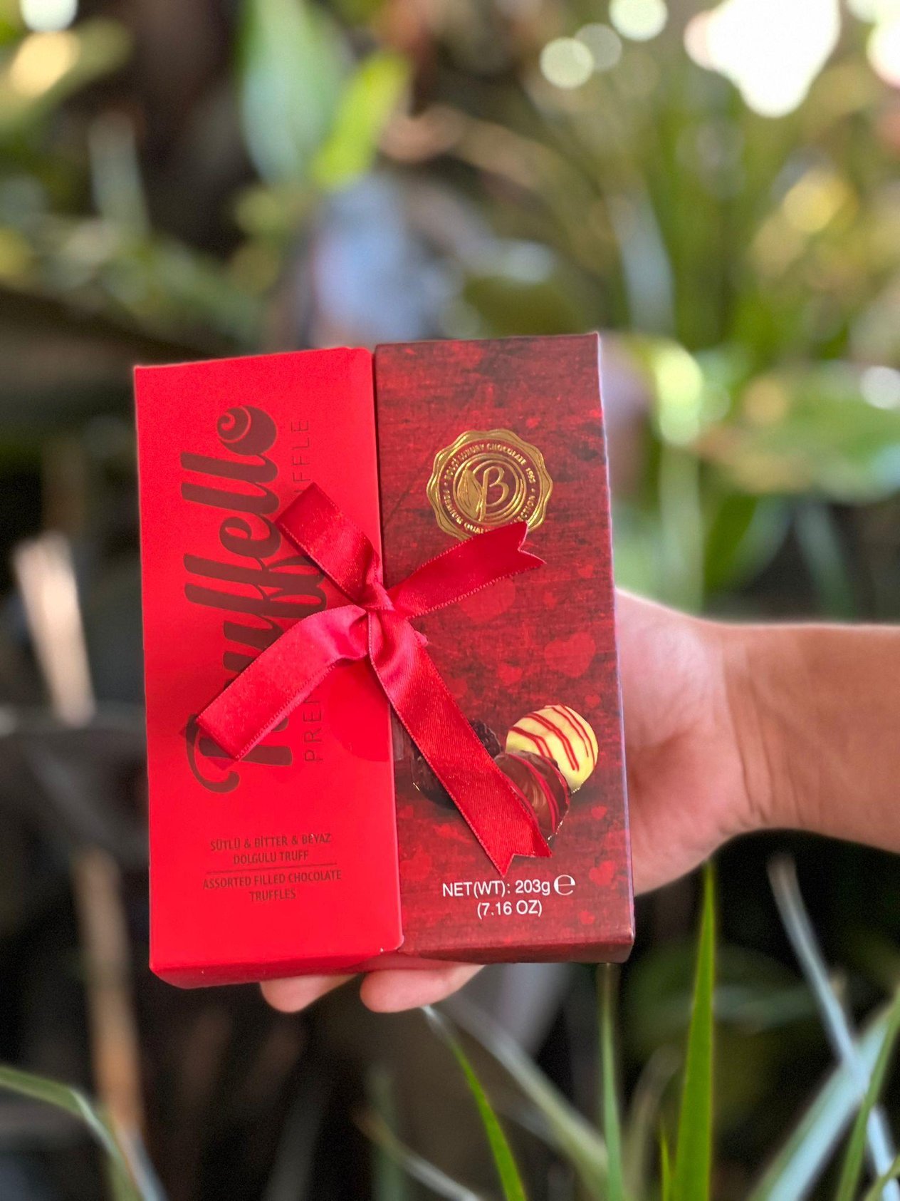 Kırmızı Truffle Sütlü Bitter Beyaz Çikolata