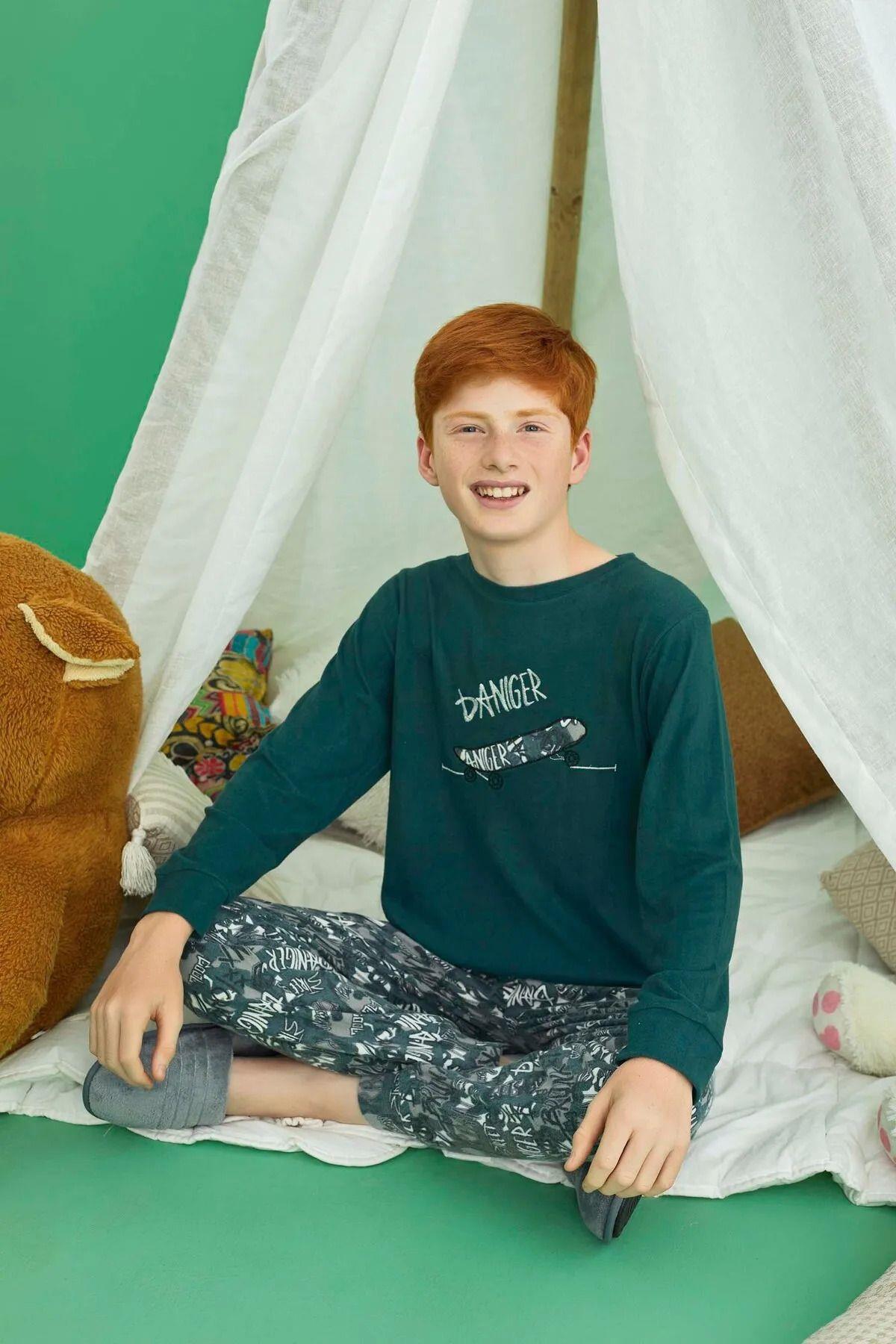 Erkek Çocuk Termal Pijama Takımı – Yeşil Kaykay Desenli (8-12 Yaş Arası)