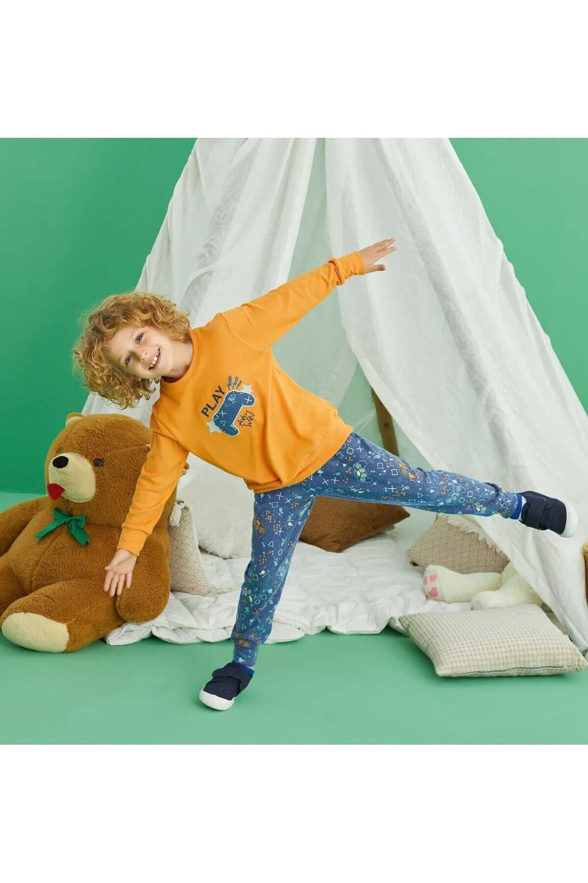 Erkek Çocuk Turuncu Termal Pijama Takımı – Yumuşak ve Sıcak Kışlık Set