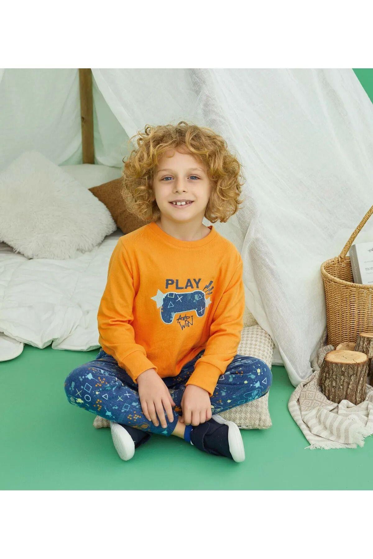 Erkek Çocuk Turuncu Termal Pijama Takımı – Yumuşak ve Sıcak Kışlık Set