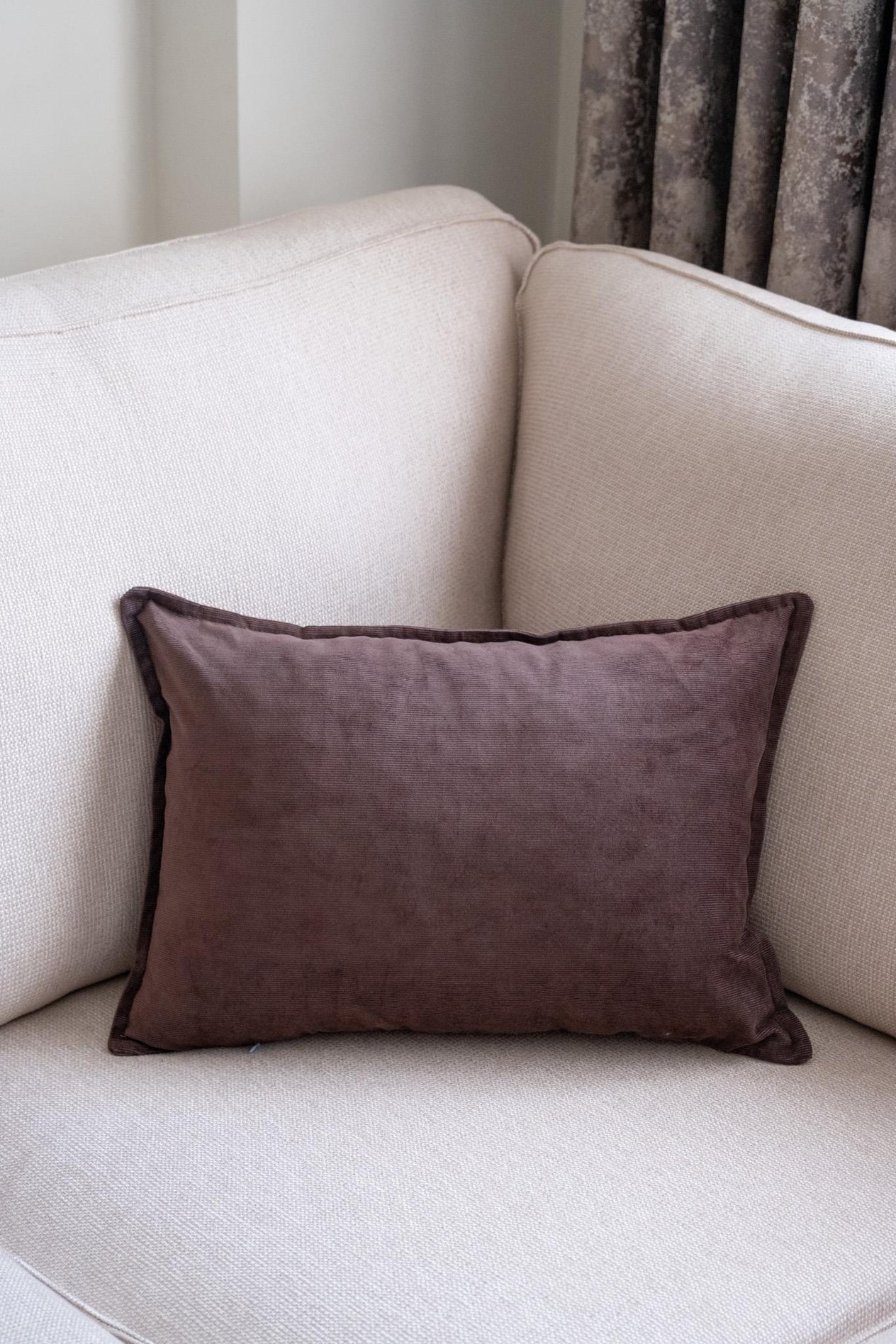 Kahverengi Kadife Fitilli Dikdörtgen 35x50 cm Kırlent Kılıfı