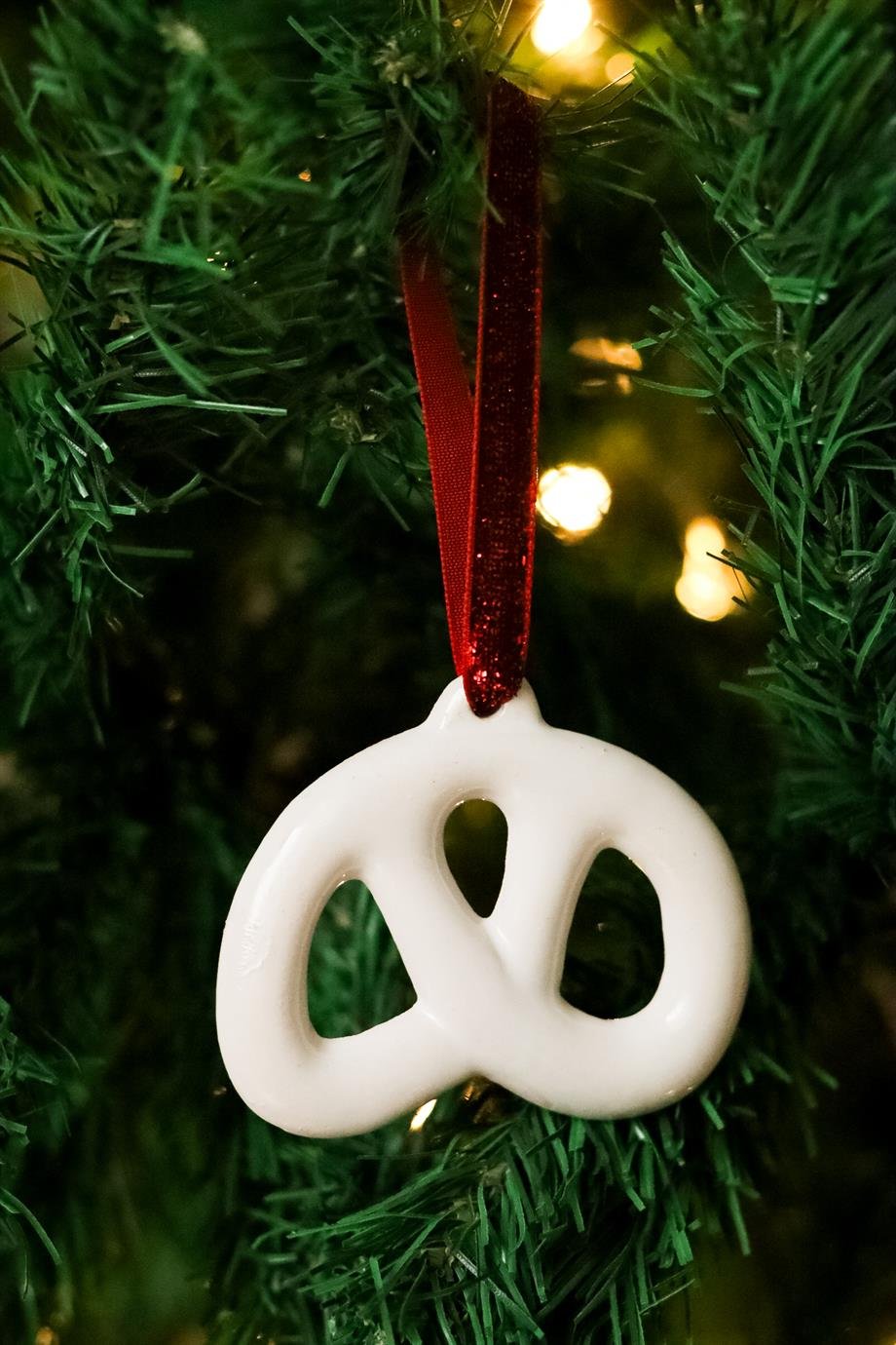 Yılbaşı Ağaç Süsü Beyaz Seramik Pretzel Simit Çam Ağacı Süsü