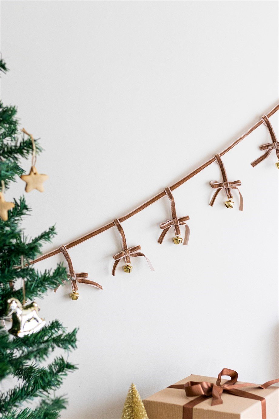 Yılbaşı Kadife Zilli Noel Ağacı Süsü