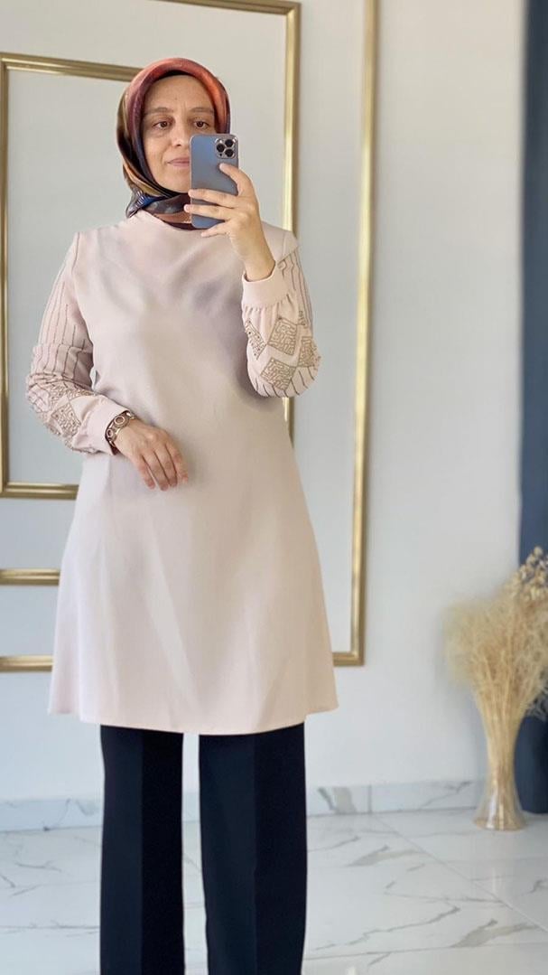 Kolları Nakış ve Taş Detaylı Bej Tunik FRY