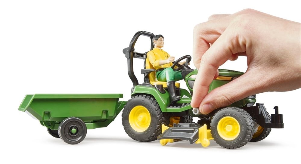 Bruder John Deere Çim Biçme Traktörü Ve Bahçıvan BR62104-Maket Araçlar