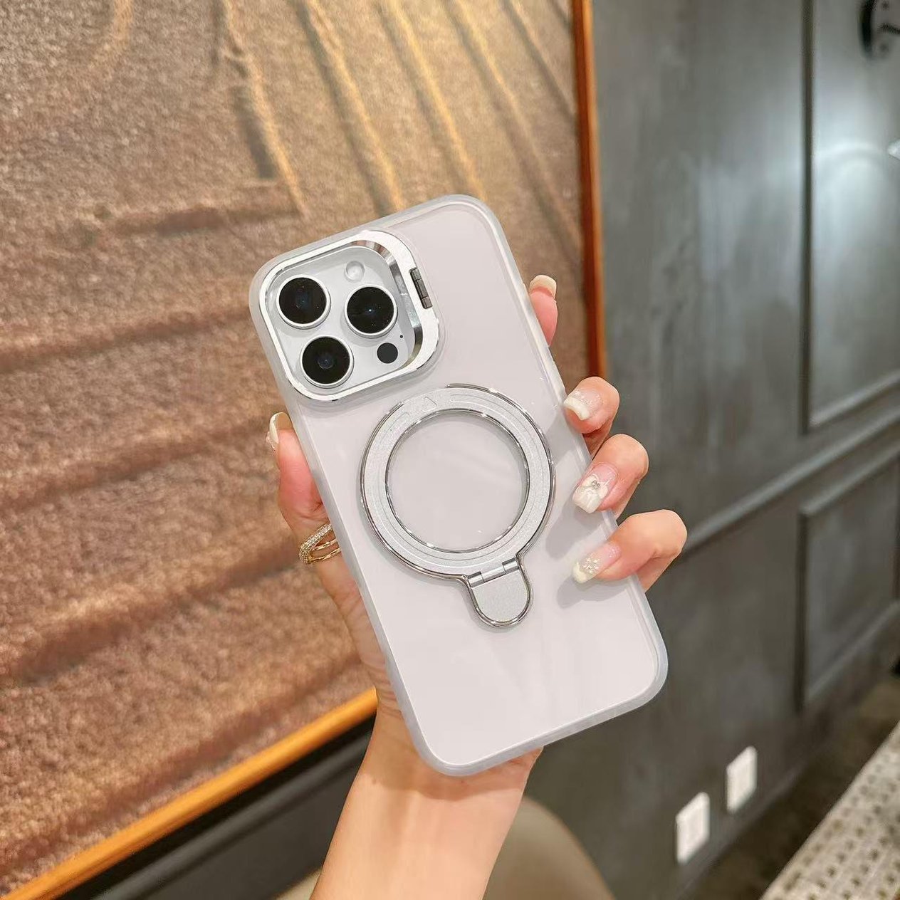 Spece İkili Standlı Magsafe Telefon Kılıfı Beyaz Renkli