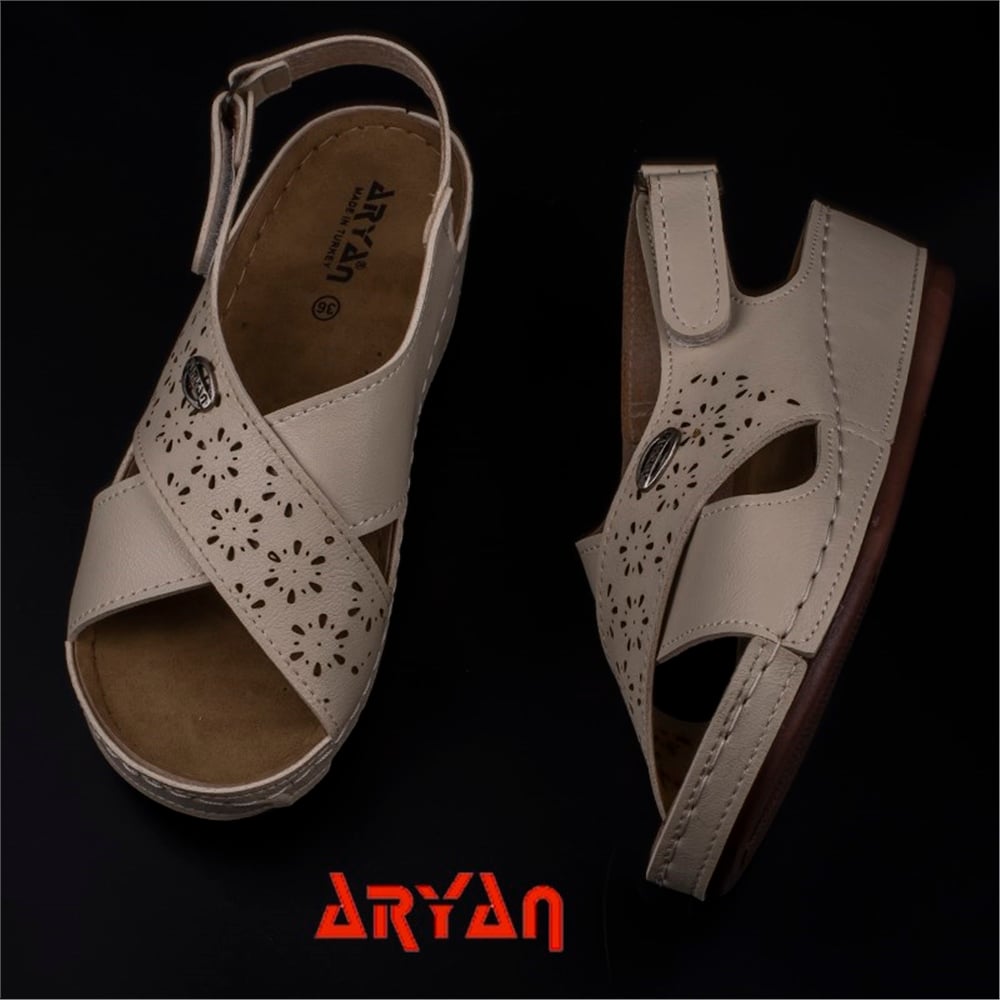 Aryan Krem Kadın Delikli Kadın Sandalet