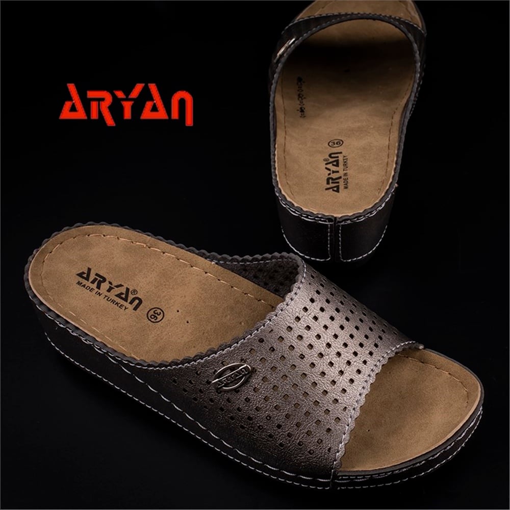Aryan Platin Dolgu Topuk Delikli Kadın Terlik