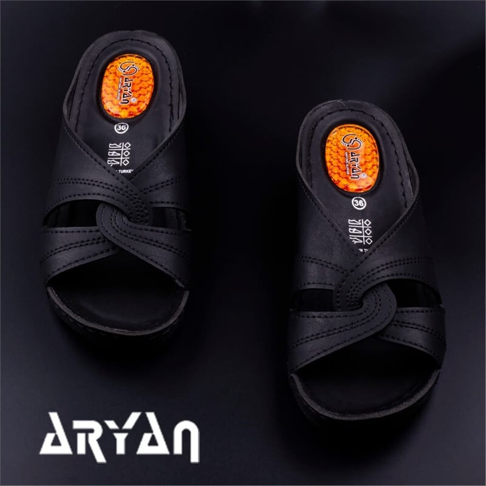 Aryan Siyah Kadın Jel Tabanlı Dolgu Topuk Terlik