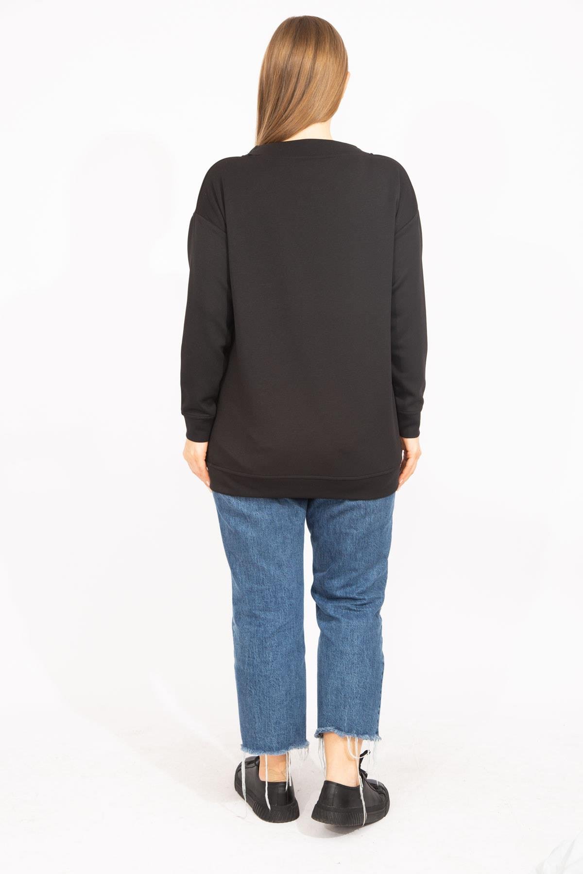 Kadın Siyah Büyük Beden Yan Fermuar Yırtmaçlı Yakası Kuşgözü Detaylı Sweatshirt 65N35638