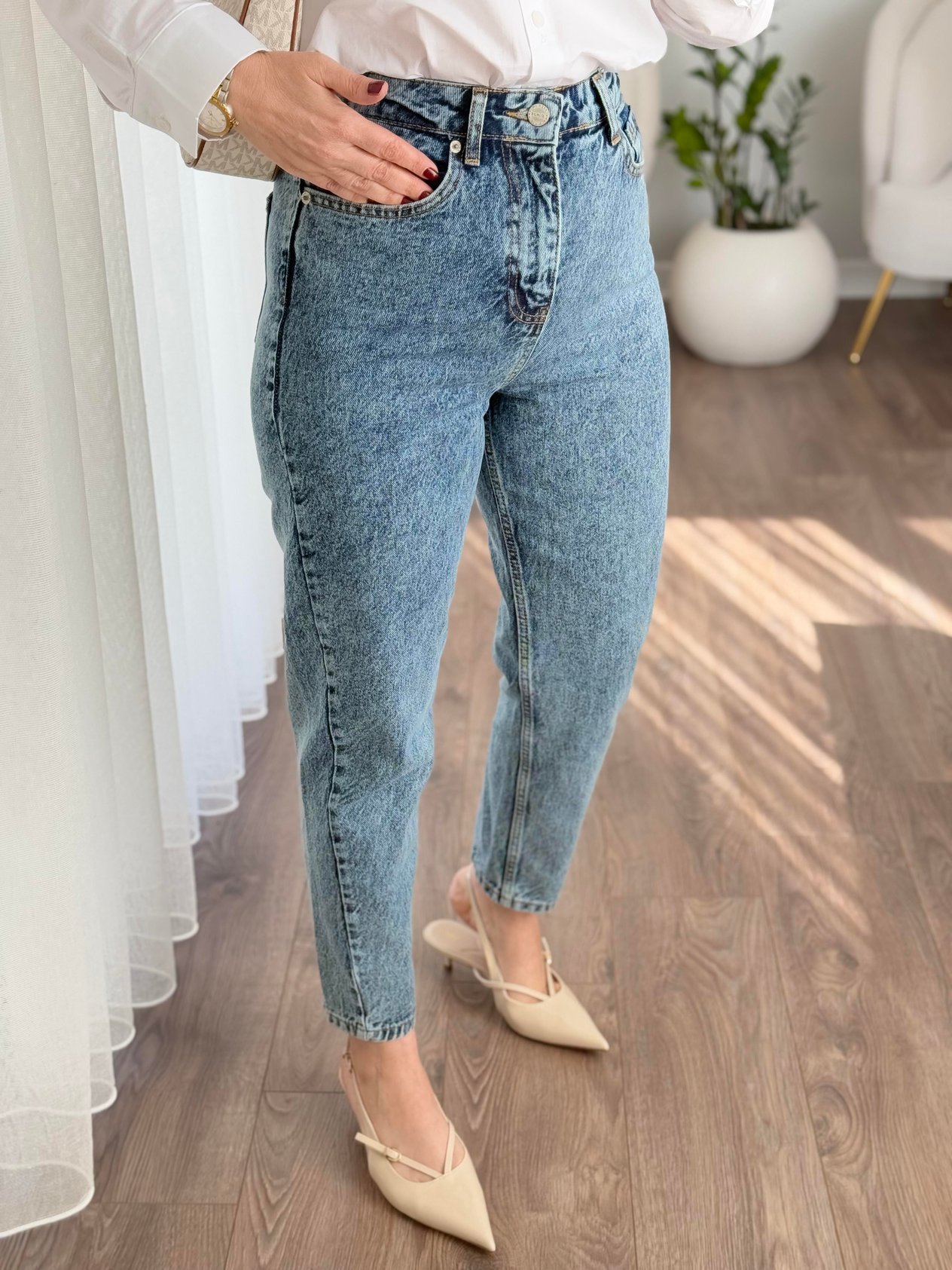 Arkası Dikiş Detaylı Mom Jean Kar Yıkama