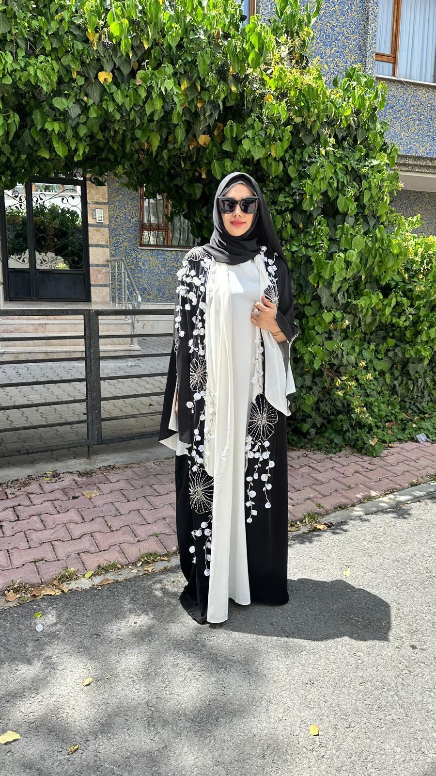 ÇİÇEK İŞLEMELİ ABAYA 