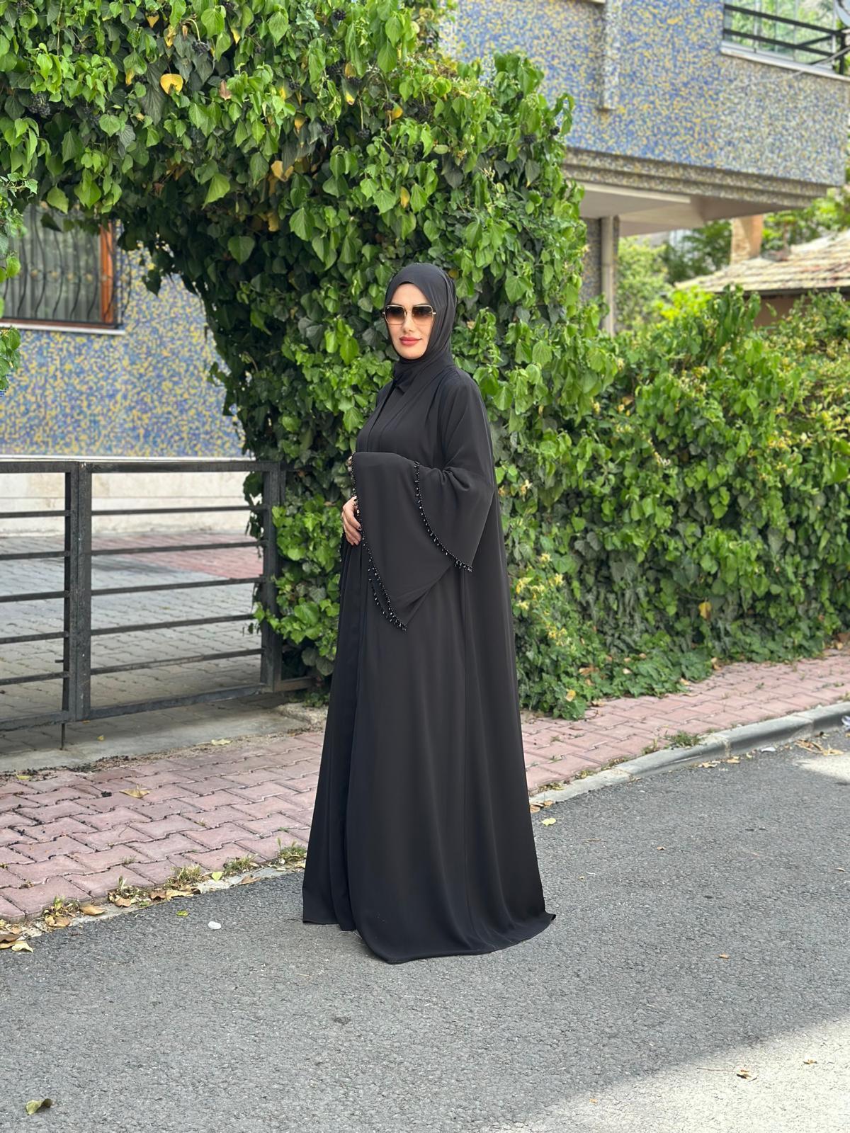 KOLLARI BONCUK DETAYLI ABAYA