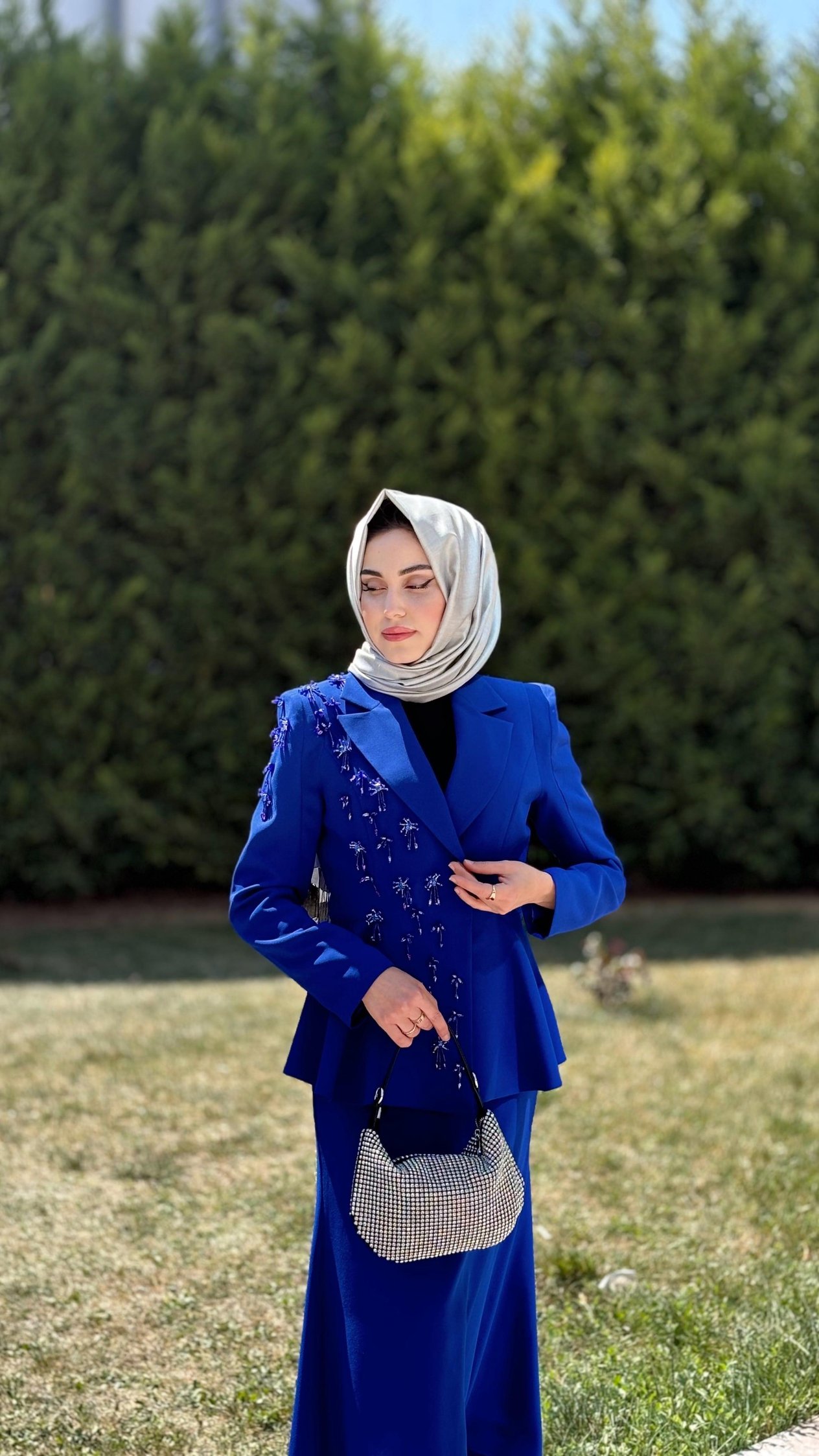 YAKASI İŞLEMELİ TAKIM